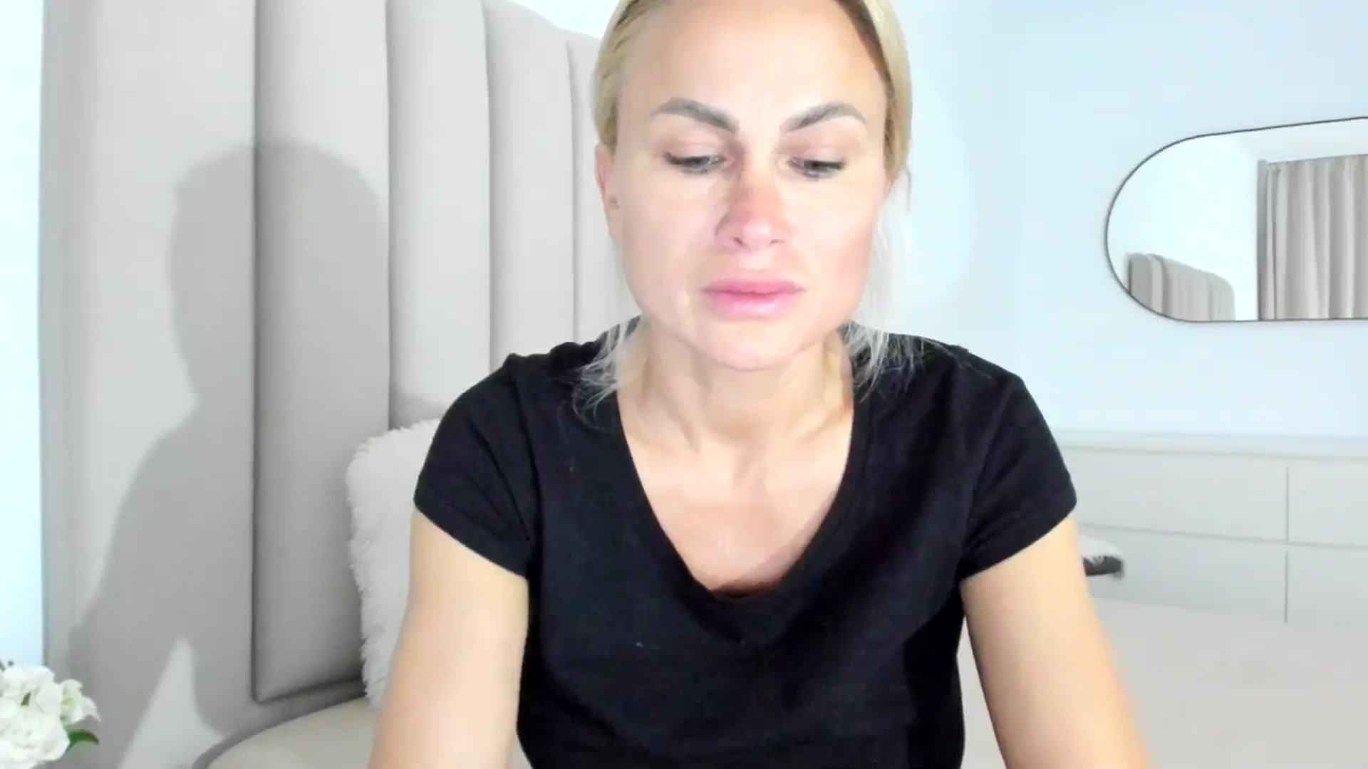 Gallery image thumbnail from FeelingLost's myfreecams stream on, 03/25/2026, 17:03 image 5 of 20