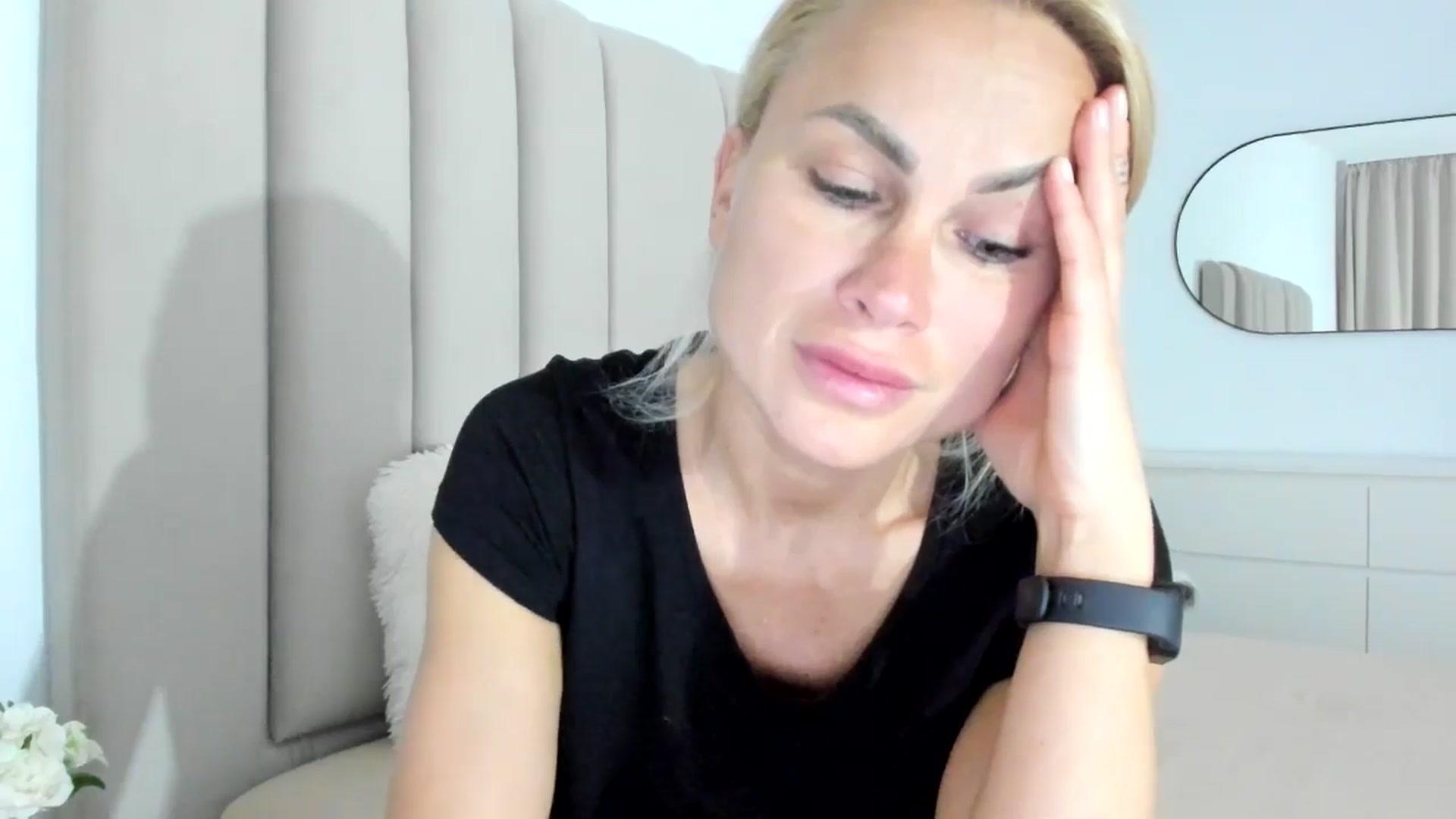 Gallery image thumbnail from FeelingLost's myfreecams stream on, 03/25/2026, 17:03 image 9 of 20