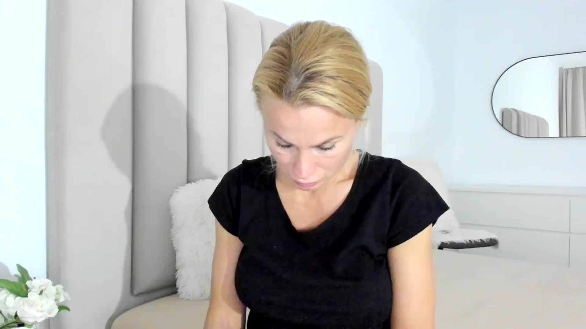 Gallery image thumbnail from FeelingLost's myfreecams stream on, 03/25/2026, 17:03 image 18 of 20