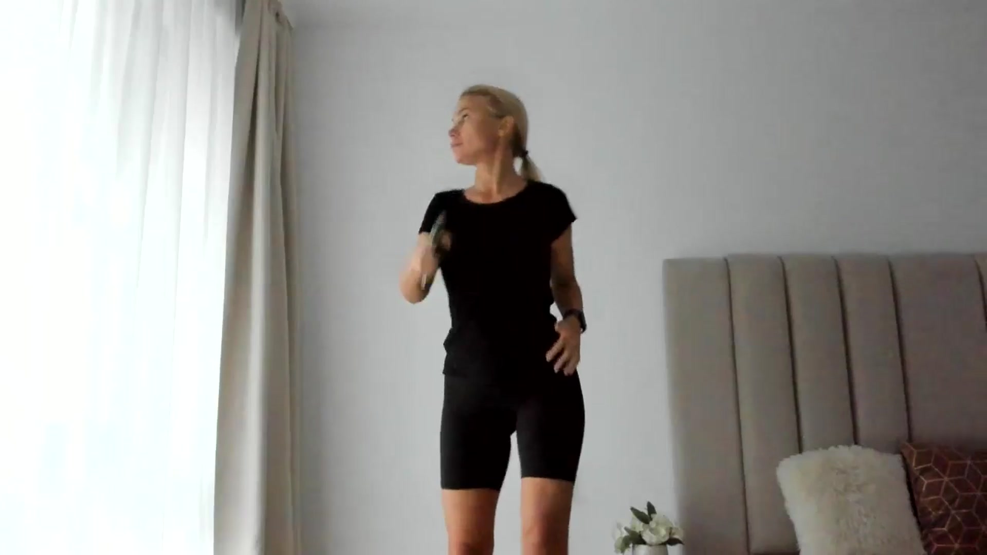 Gallery image thumbnail from FeelingLost's myfreecams stream on, 03/30/2026, 16:38 image 15 of 20
