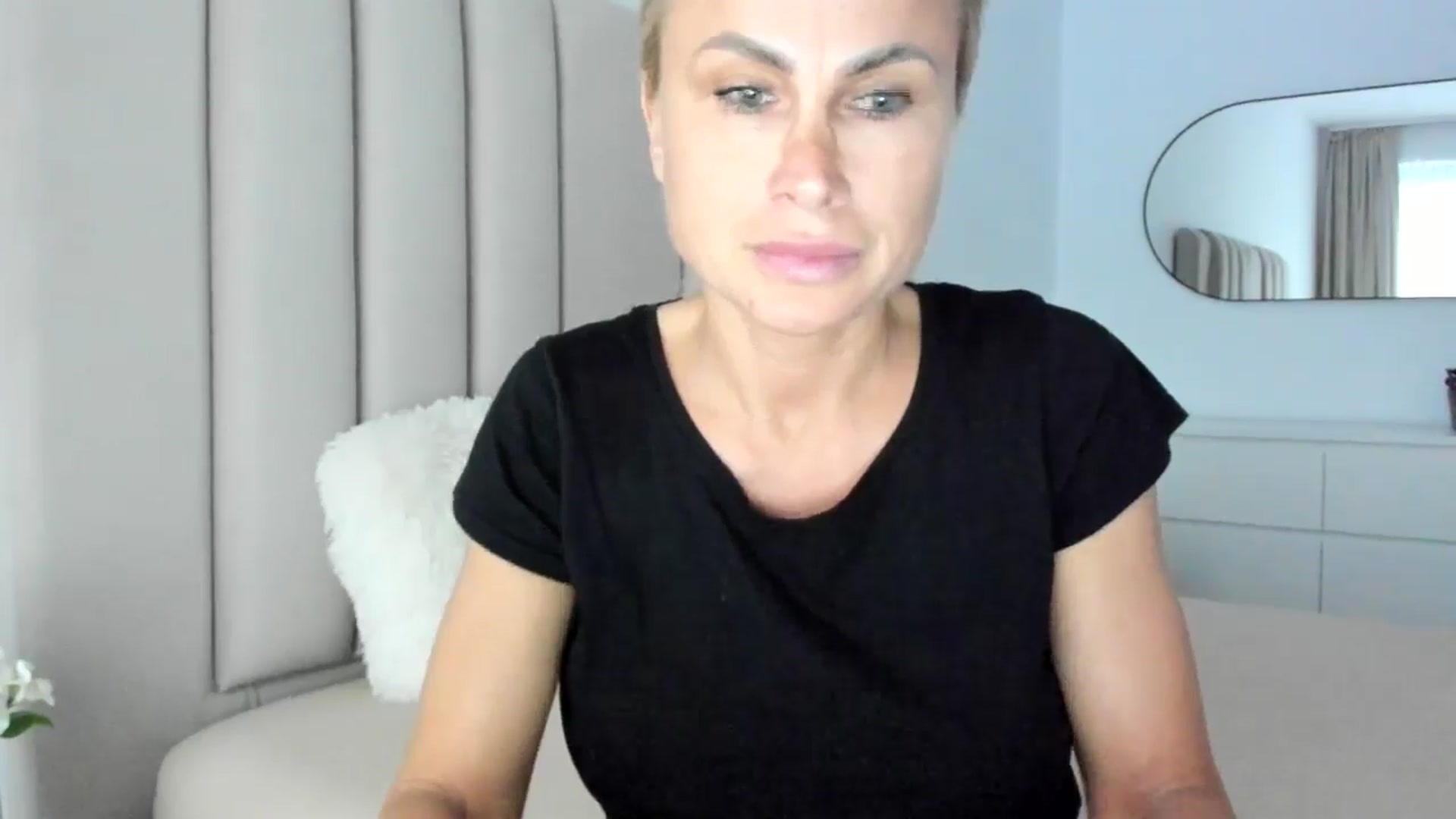 Gallery image thumbnail from FeelingLost's myfreecams stream on, 03/30/2026, 16:38 image 13 of 20