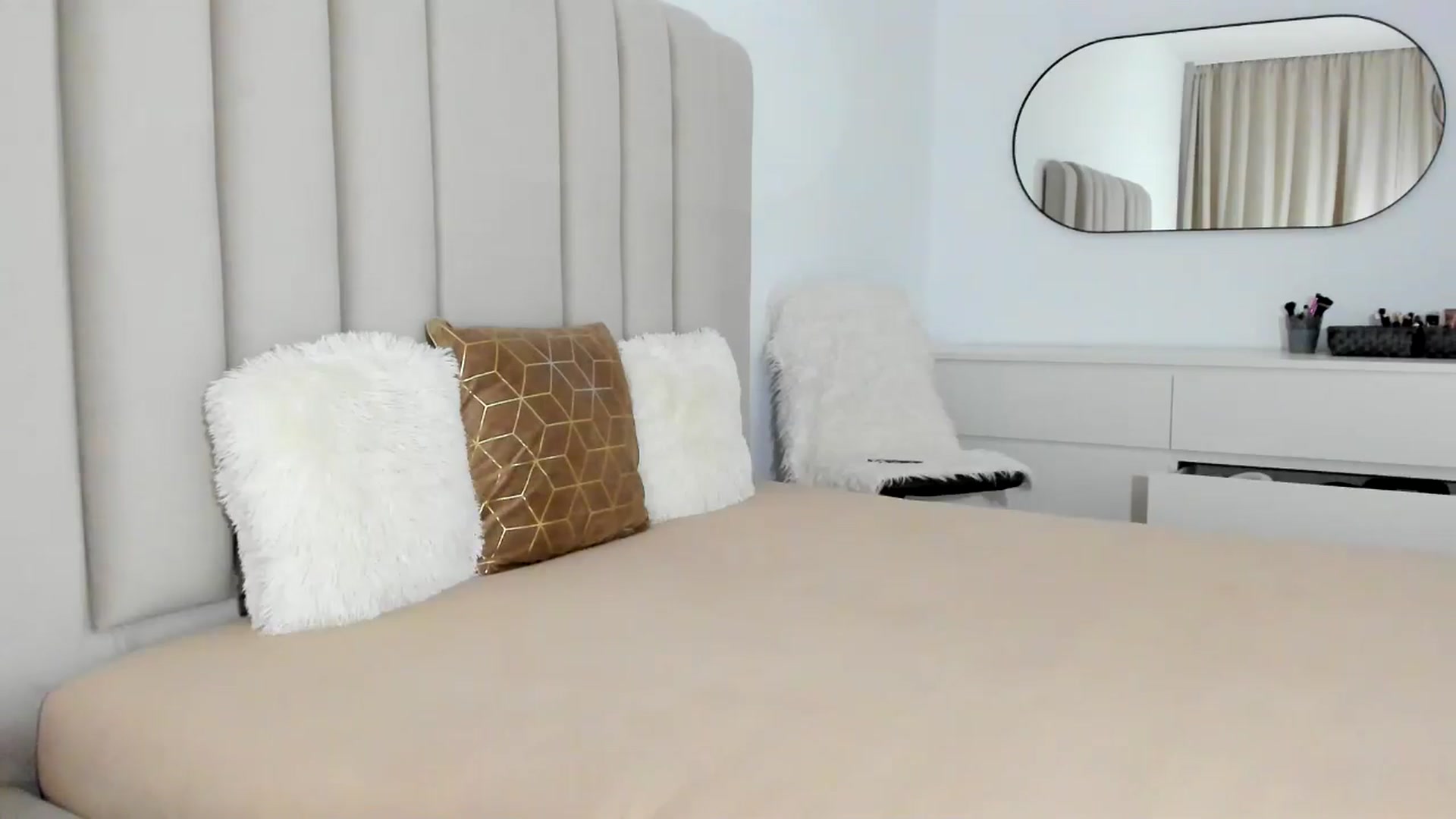 Gallery image thumbnail from FeelingLost's myfreecams stream on, 04/02/2026, 17:22 image 8 of 20