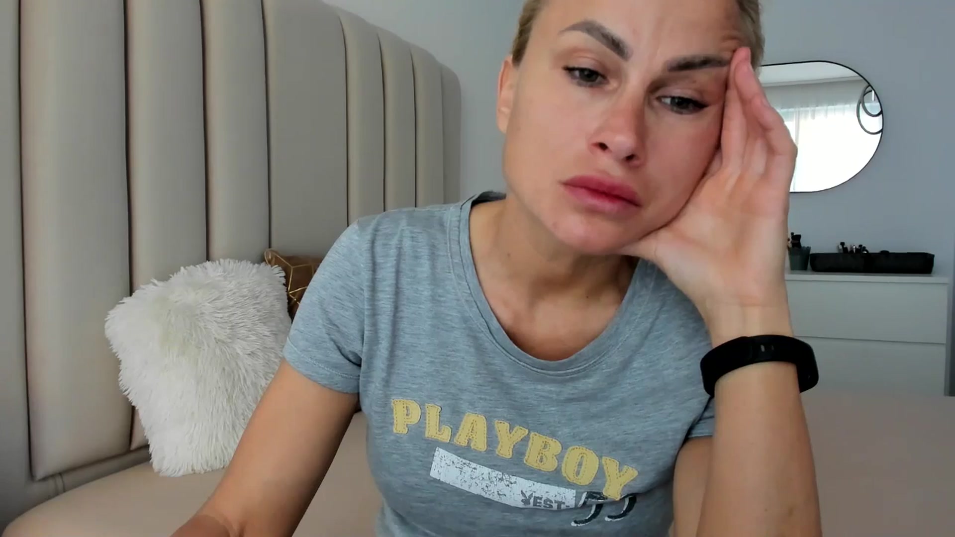 Gallery image thumbnail from FeelingLost's myfreecams stream on, 04/06/2026, 16:19 image 18 of 20