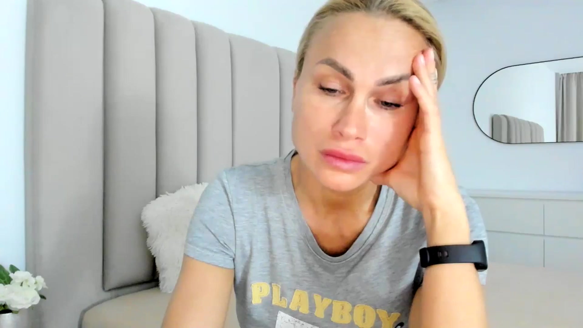 Gallery image thumbnail from FeelingLost's myfreecams stream on, 04/06/2026, 20:41 image 15 of 20