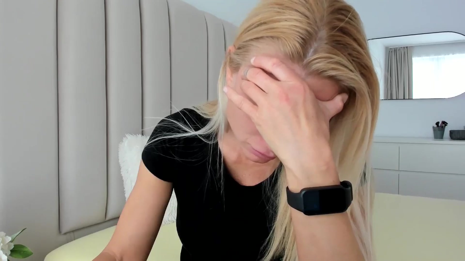 Gallery image thumbnail from FeelingLost's myfreecams stream on, 04/14/2026, 15:20 image 16 of 20