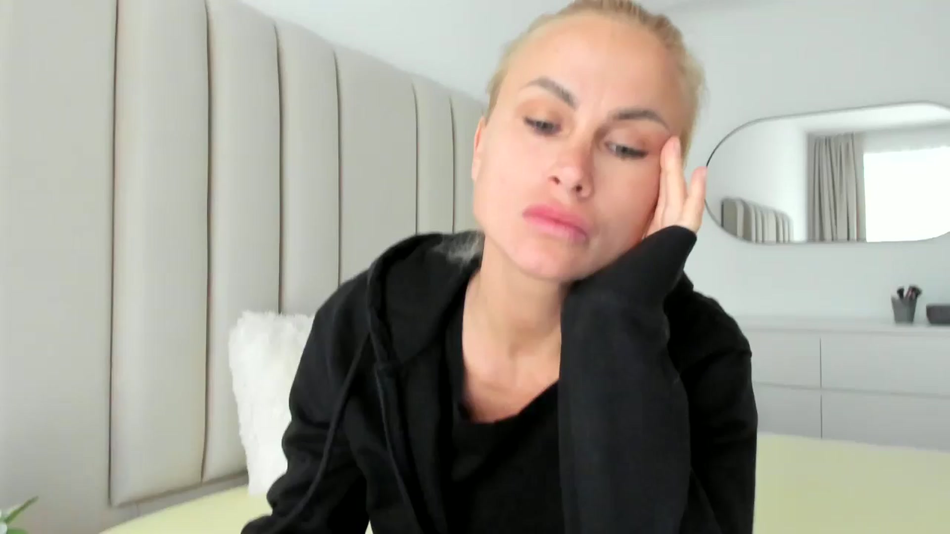 Gallery image thumbnail from FeelingLost's myfreecams stream on, 04/14/2026, 16:04 image 17 of 20