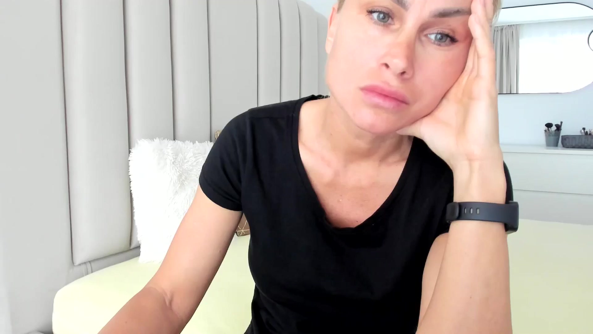 Gallery image thumbnail from FeelingLost's myfreecams stream on, 04/21/2026, 15:38 image 8 of 20
