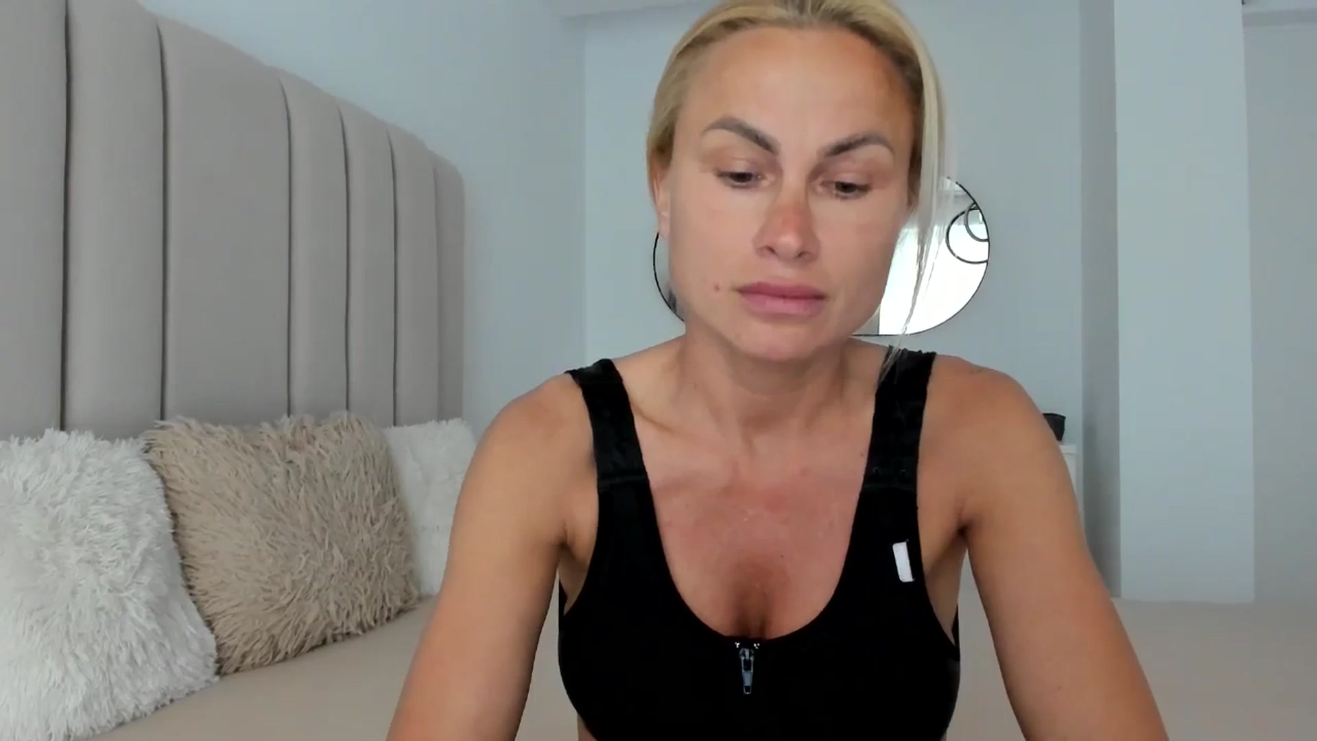 Gallery image thumbnail from FeelingLost's myfreecams stream on, 05/09/2026, 16:13 image 9 of 20