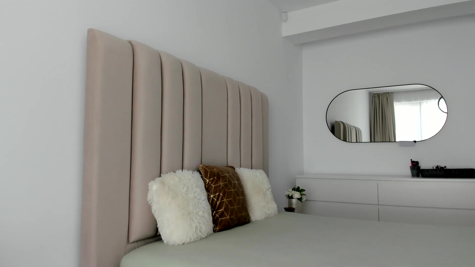 Gallery image thumbnail from FeelingLost's myfreecams stream on, 05/15/2026, 15:36 image 16 of 20