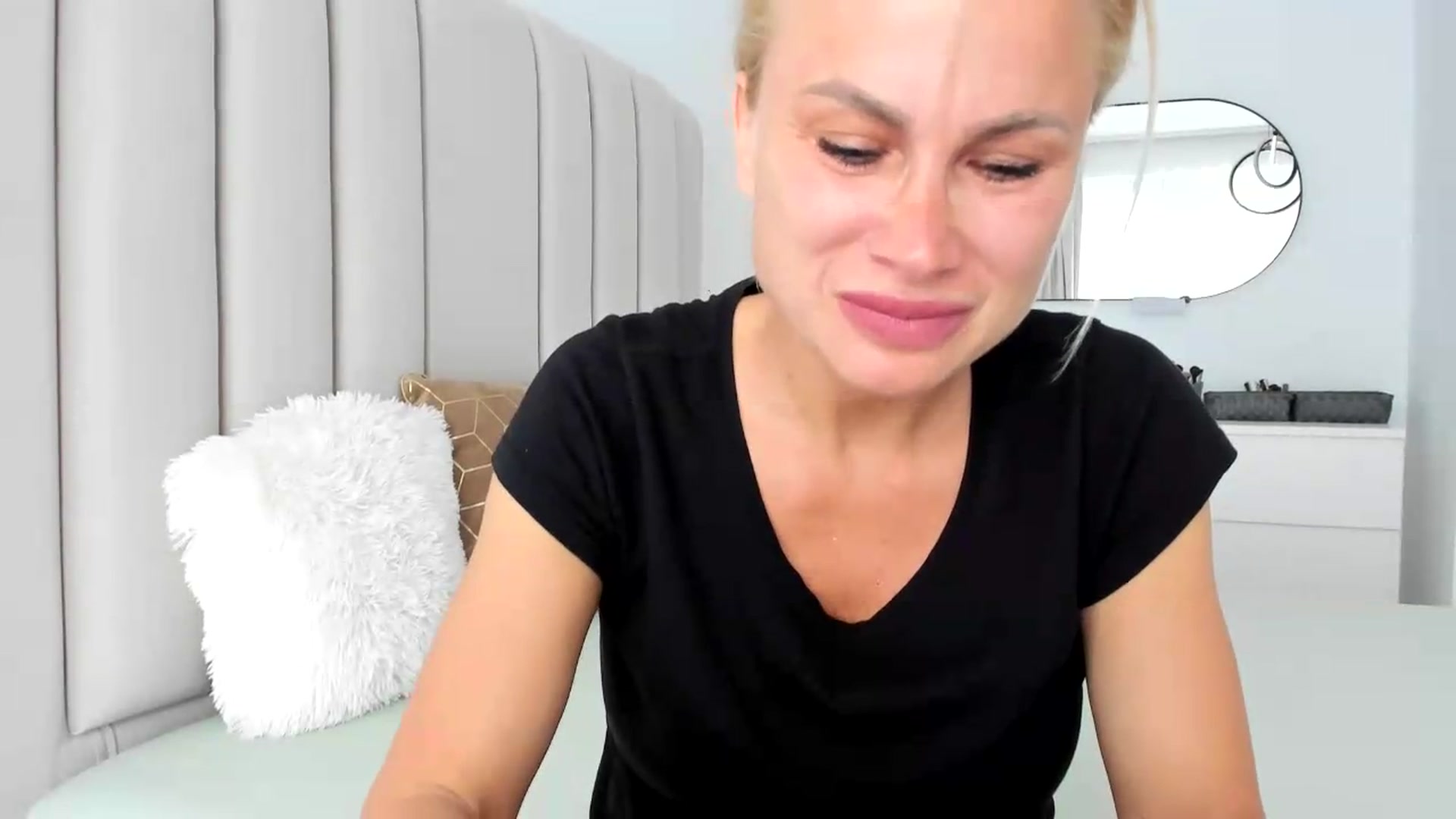 Gallery image thumbnail from FeelingLost's myfreecams stream on, 05/16/2026, 15:02 image 12 of 20