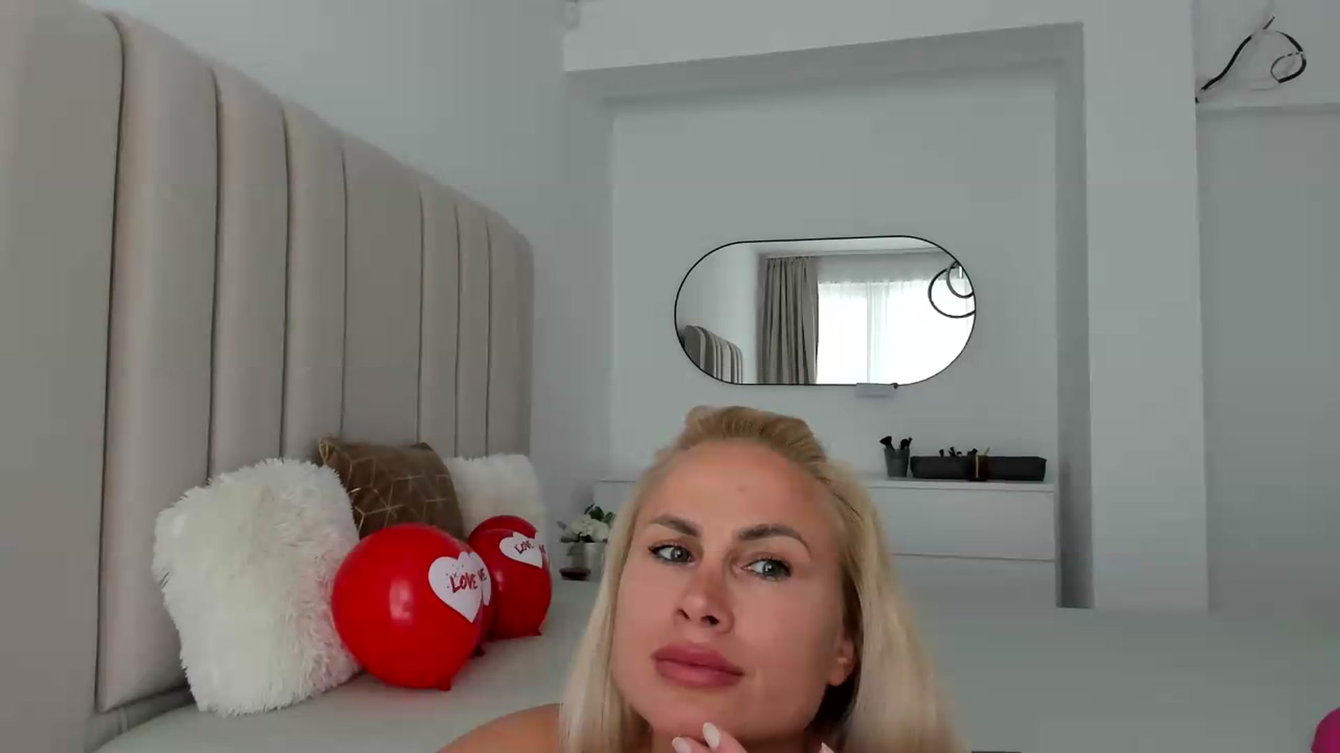 Gallery image thumbnail from FeelingLost's myfreecams stream on, 05/20/2026, 14:58 image 11 of 20