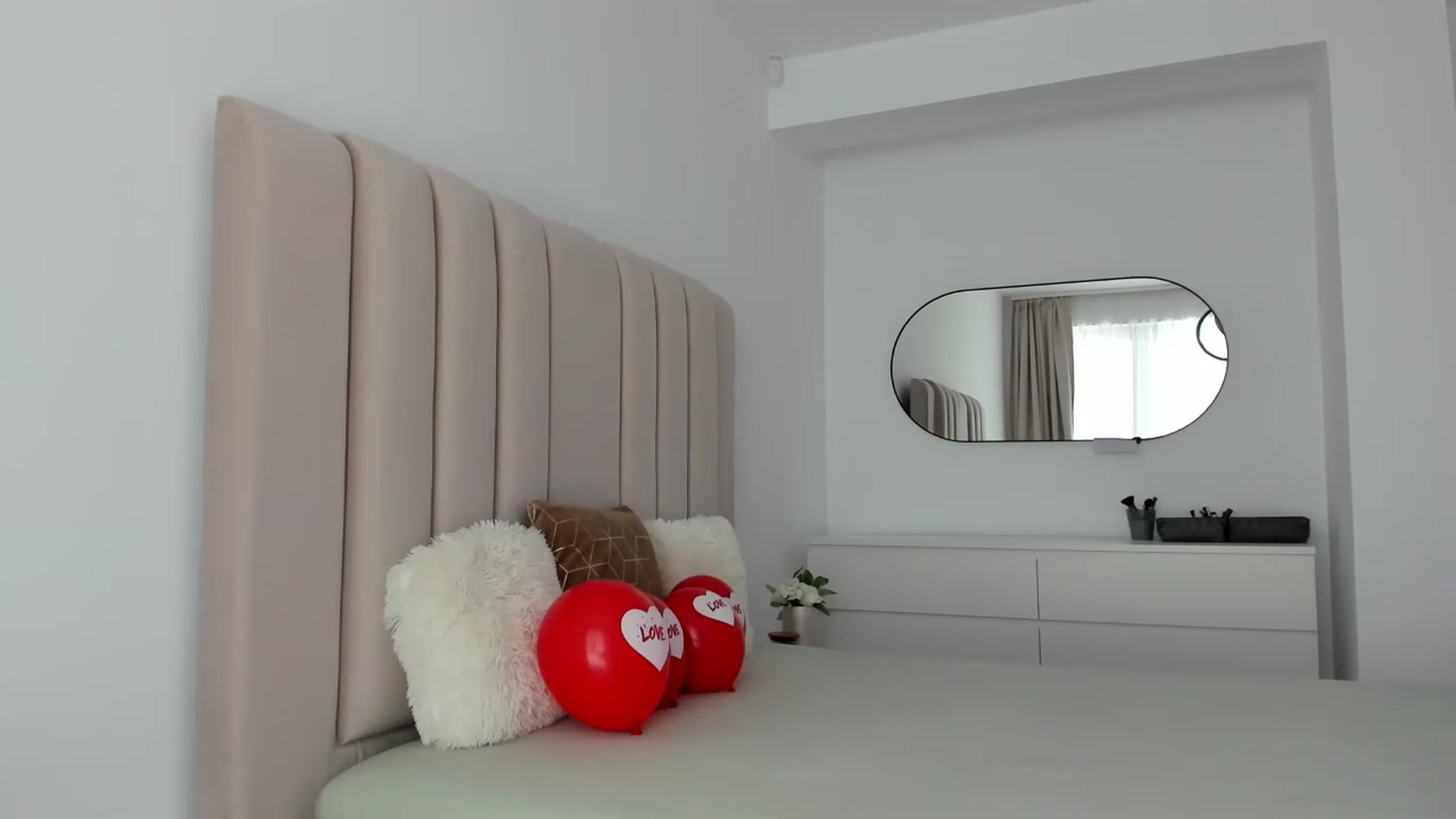 Gallery image thumbnail from FeelingLost's myfreecams stream on, 05/20/2026, 14:58 image 6 of 20
