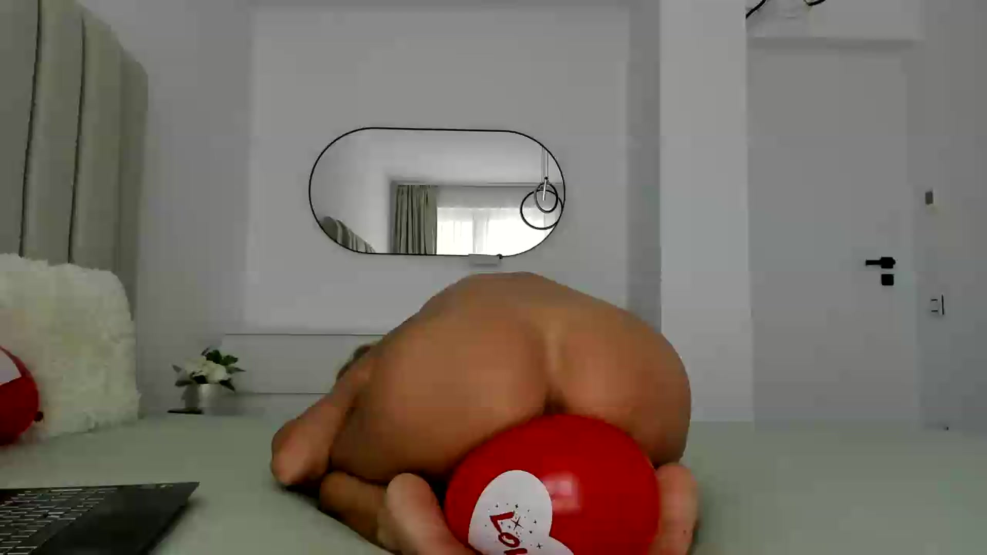 Gallery image thumbnail from FeelingLost's myfreecams stream on, 05/20/2026, 16:25 image 16 of 20