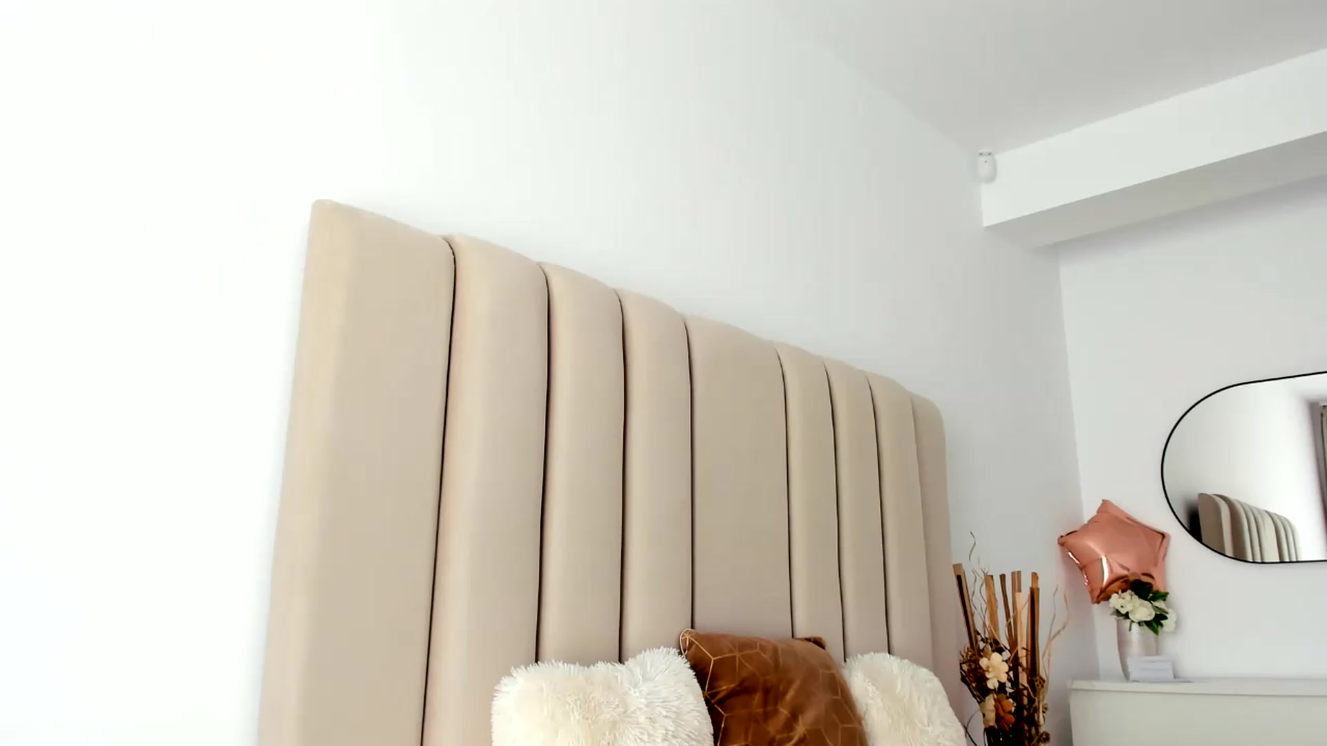 Gallery image thumbnail from FeelingLost's myfreecams stream on, 06/16/2026, 16:39 image 2 of 20
