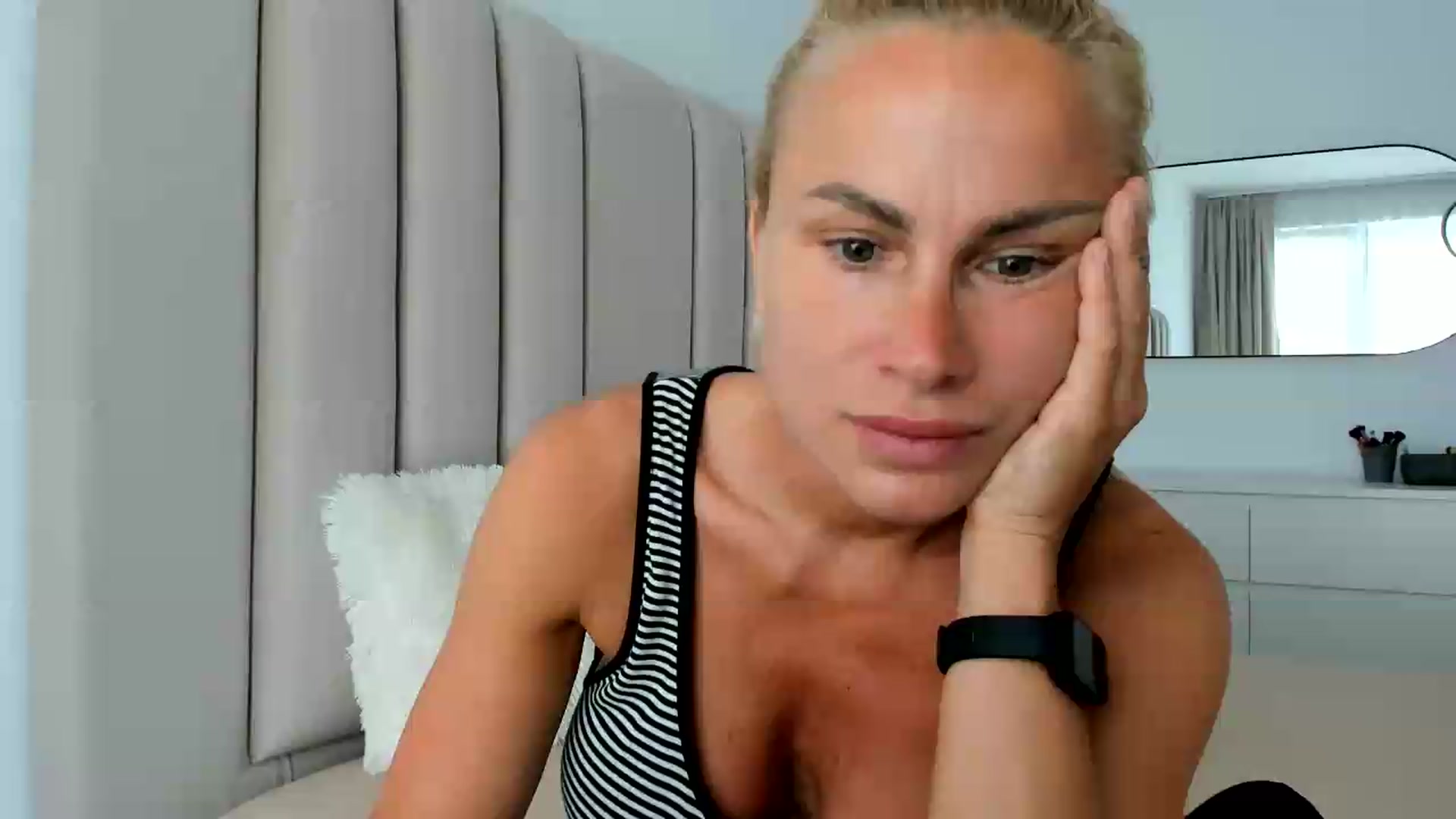 Gallery image thumbnail from FeelingLost's myfreecams stream on, 06/24/2026, 15:33 image 18 of 20