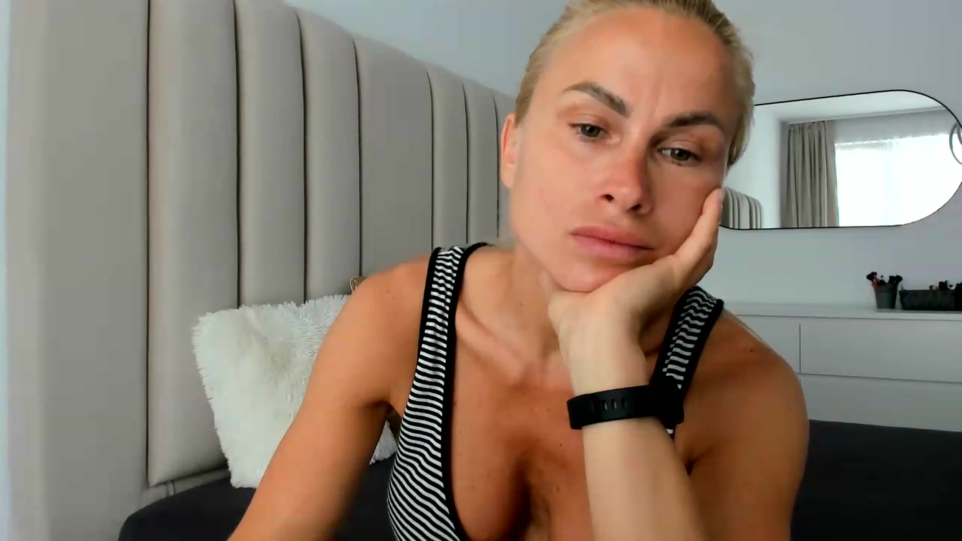 Gallery image thumbnail from FeelingLost's myfreecams stream on, 06/25/2026, 15:19 image 18 of 20