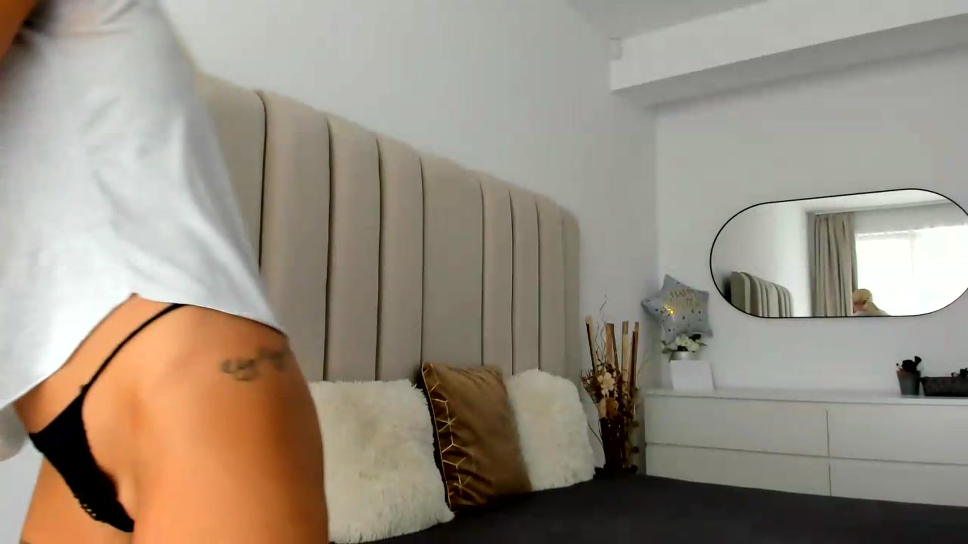 Gallery image thumbnail from FeelingLost's myfreecams stream on, 07/06/2026, 16:32 image 13 of 20