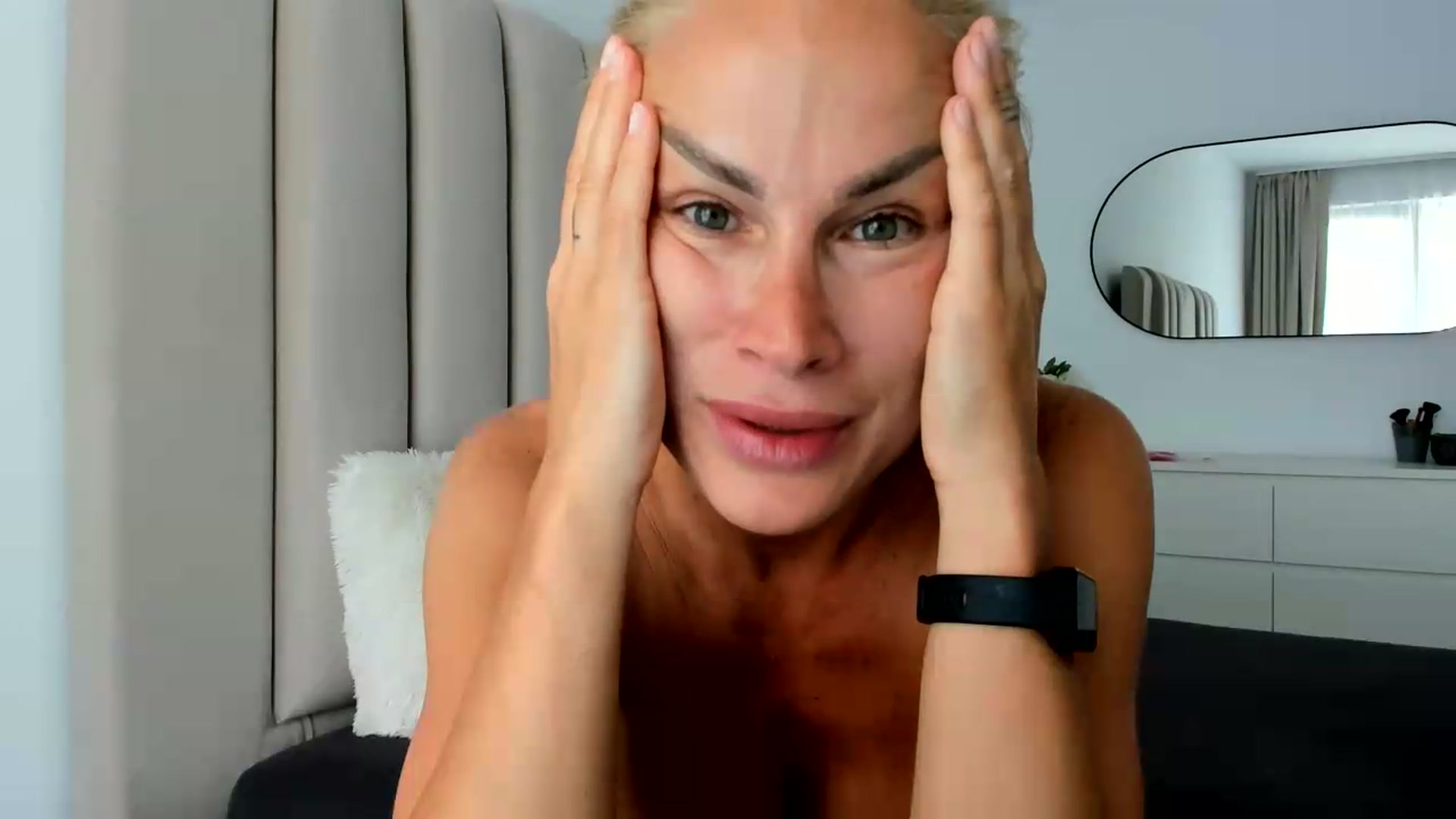 Gallery image thumbnail from FeelingLost's myfreecams stream on, 07/17/2026, 16:35 image 10 of 20