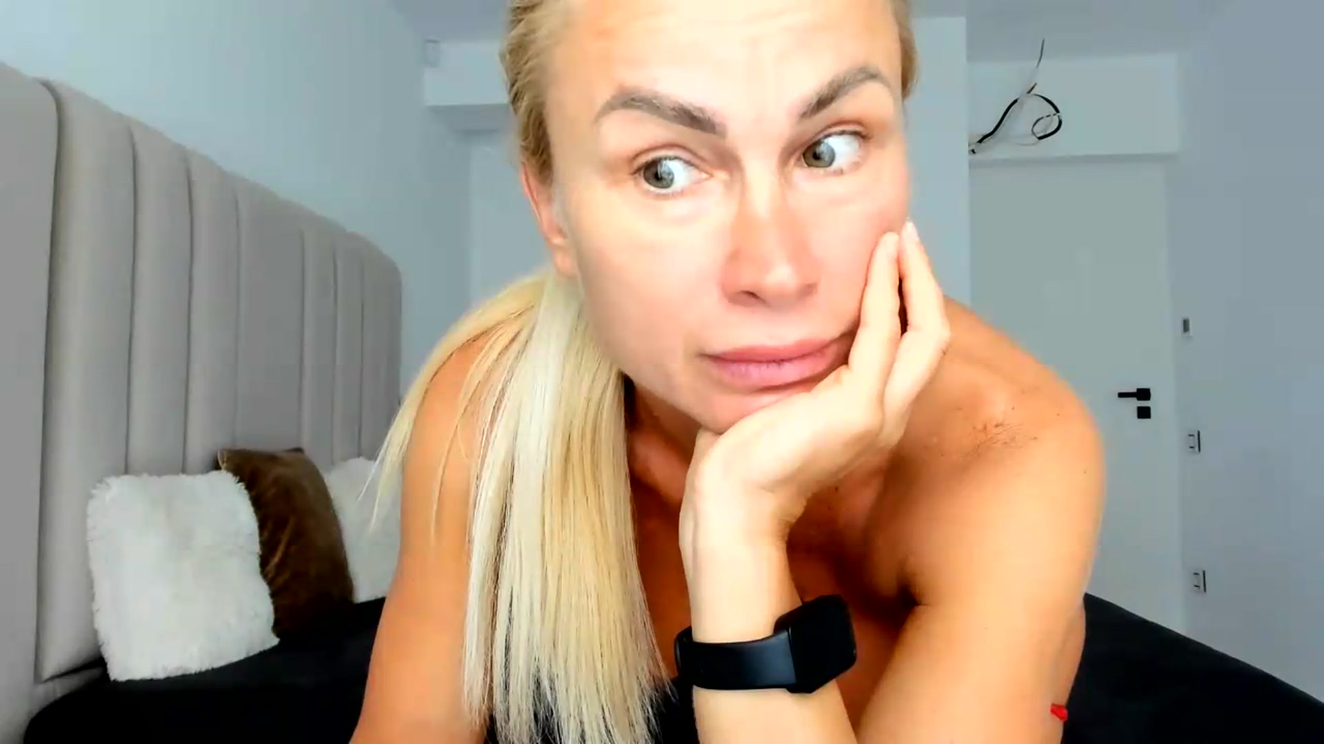 Gallery image thumbnail from FeelingLost's myfreecams stream on, 07/22/2026, 13:49 image 14 of 20