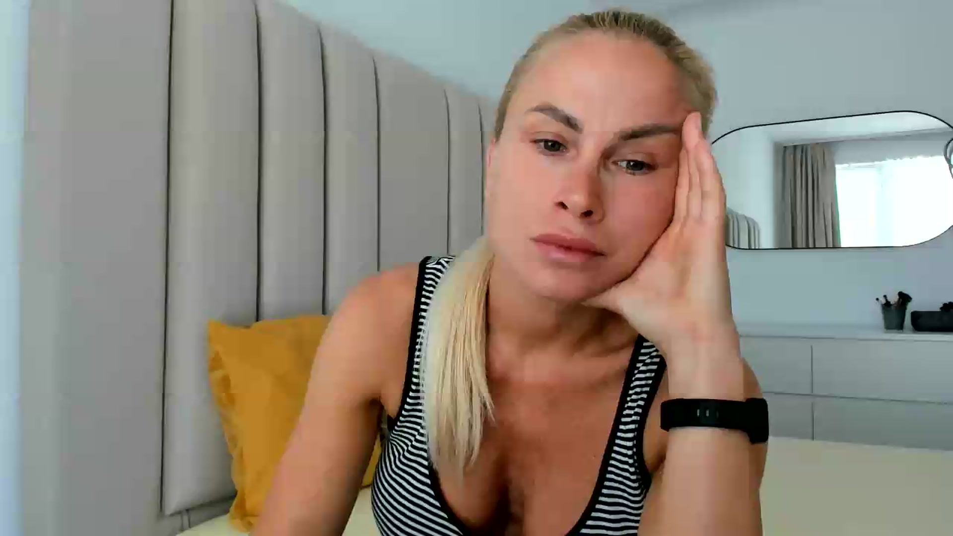 Gallery image thumbnail from FeelingLost's myfreecams stream on, 07/27/2026, 15:11 image 5 of 20