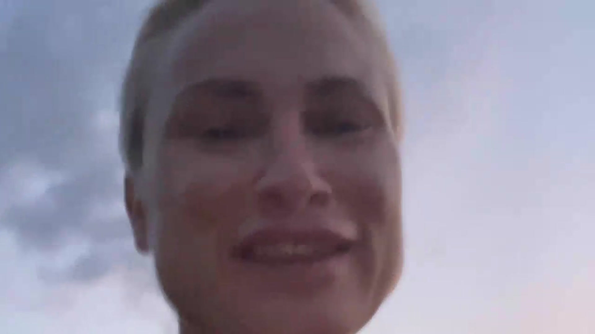 Gallery image thumbnail from FeelingLost's myfreecams stream on, 07/27/2026, 18:22 image 5 of 20