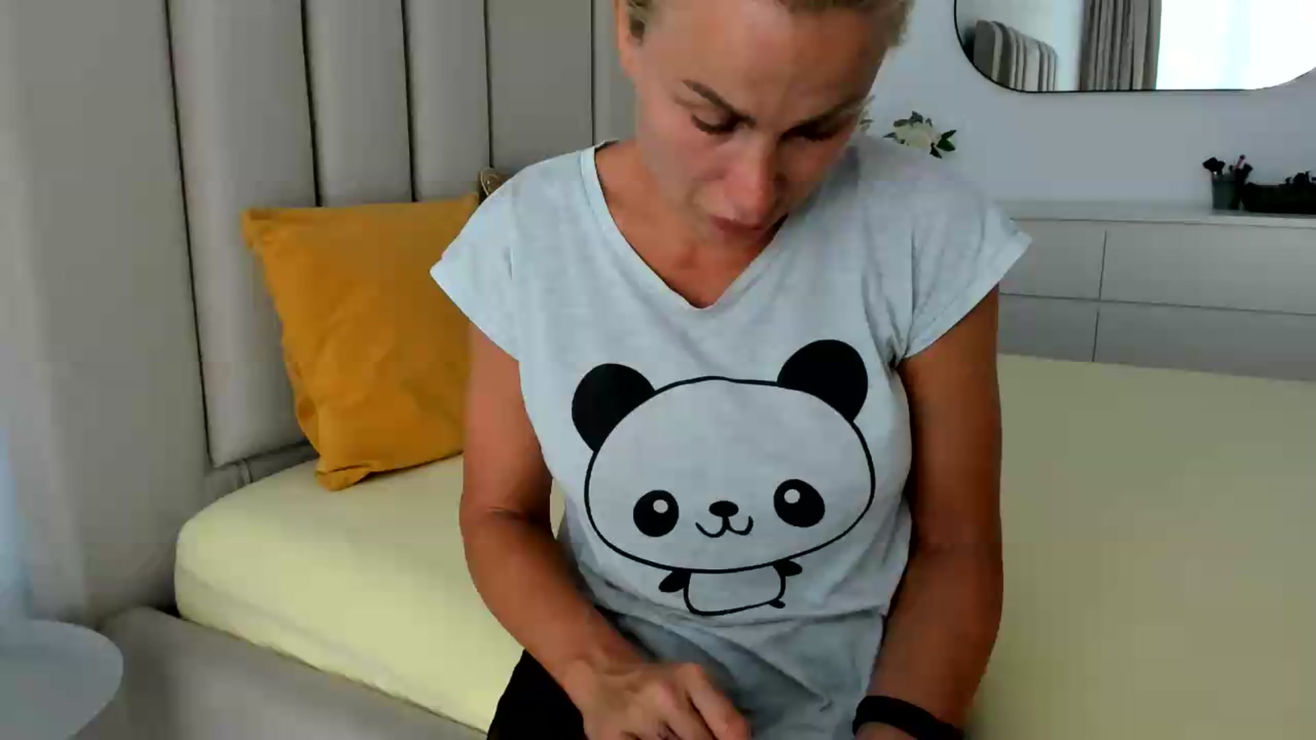 Gallery image thumbnail from FeelingLost's myfreecams stream on, 08/04/2026, 15:06 image 20 of 20
