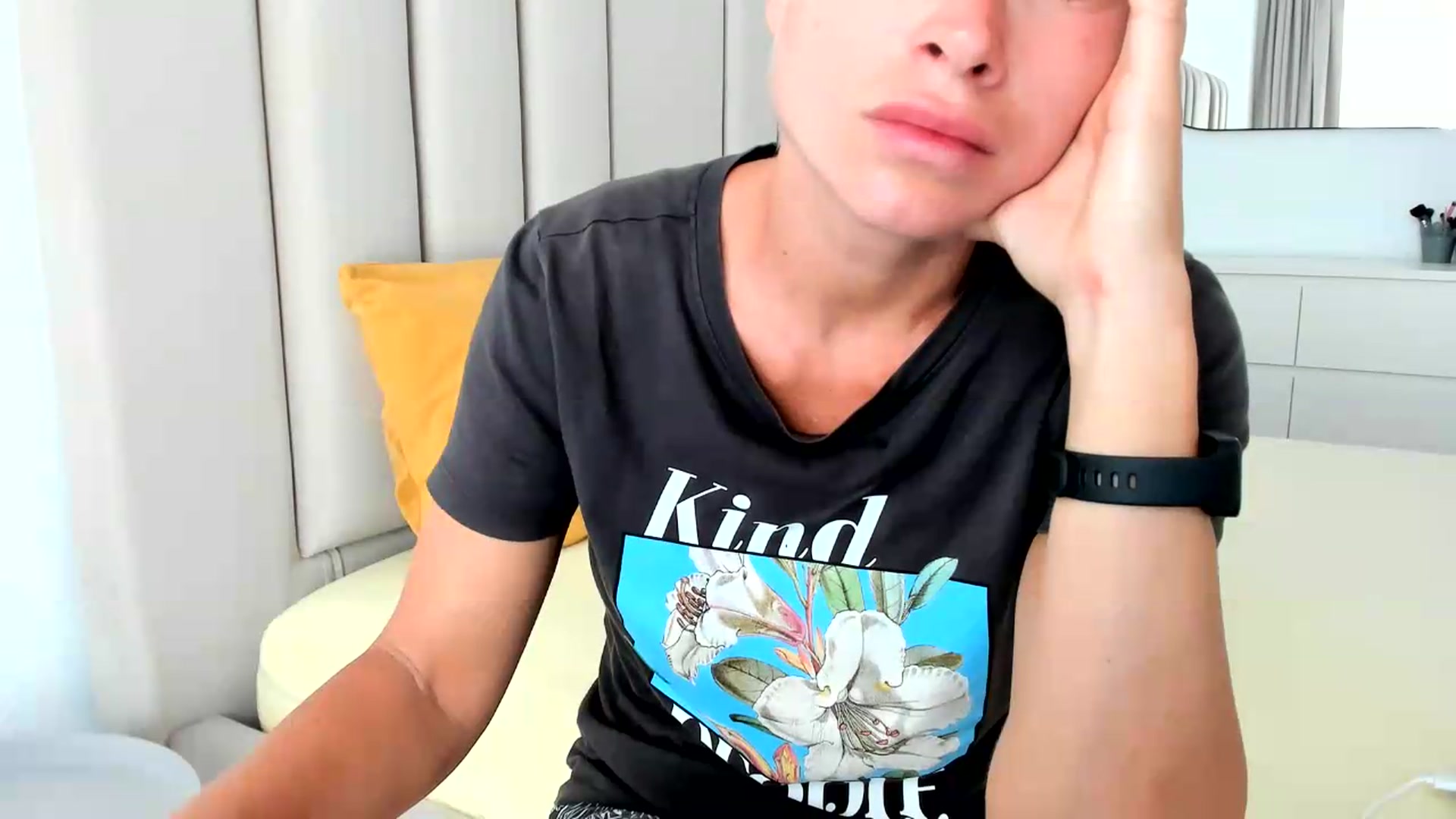 Gallery image thumbnail from FeelingLost's myfreecams stream on, 08/04/2026, 16:38 image 8 of 20