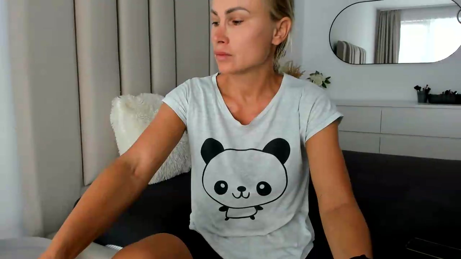 Gallery image thumbnail from FeelingLost's myfreecams stream on, 08/06/2026, 14:54 image 4 of 20