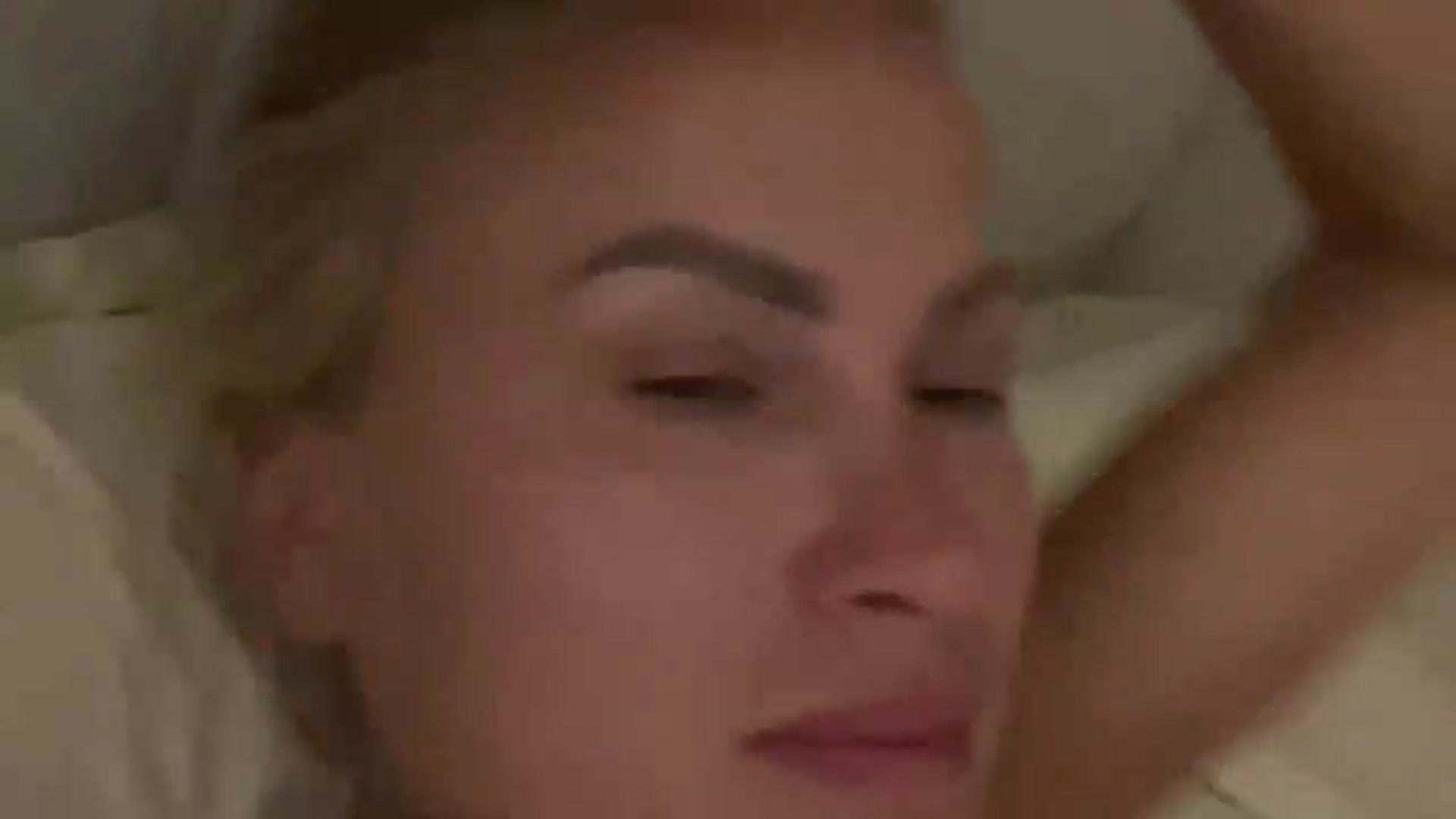 Gallery image thumbnail from FeelingLost's myfreecams stream on, 08/06/2026, 19:05 image 17 of 20