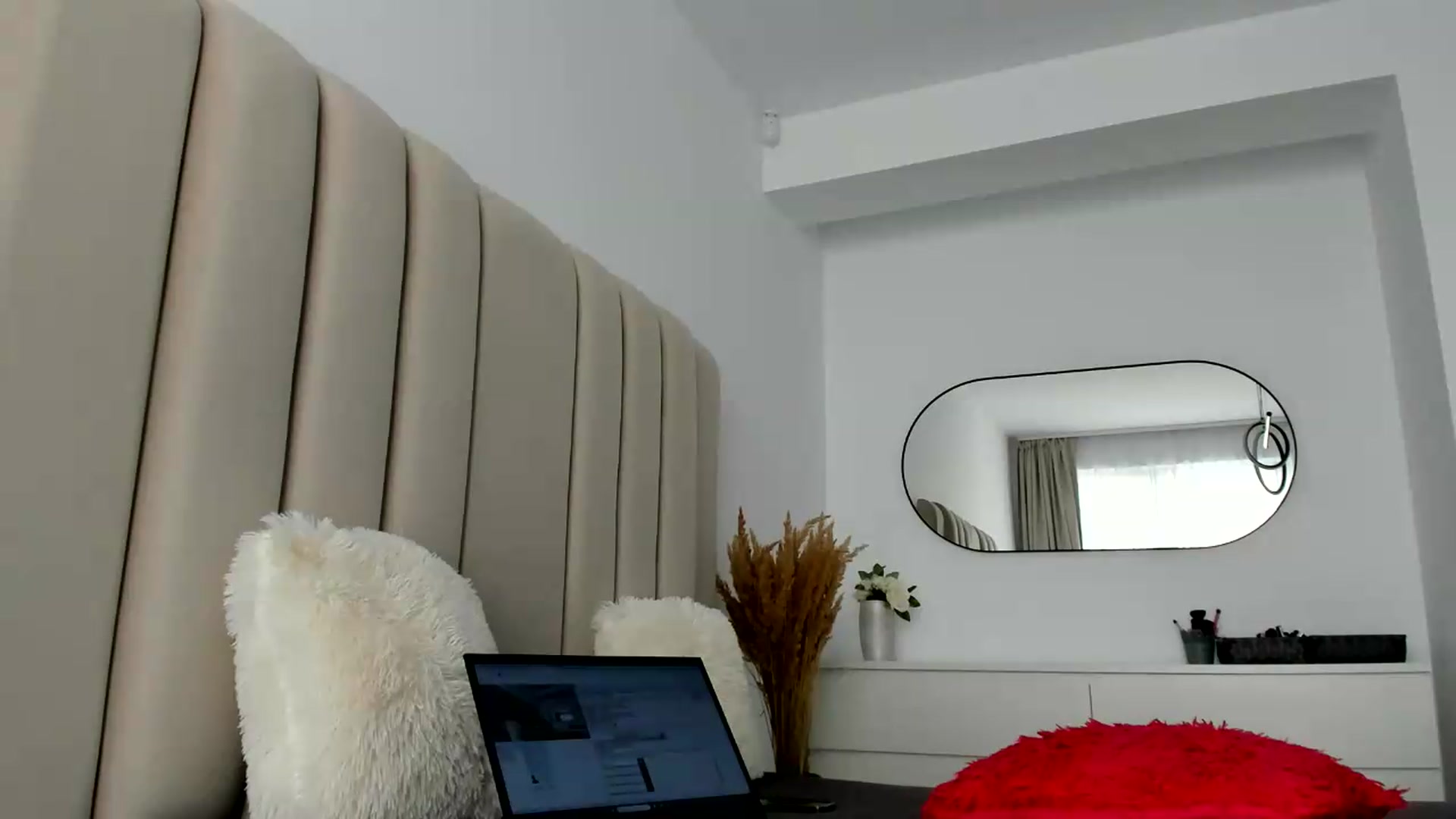 Gallery image thumbnail from FeelingLost's myfreecams stream on, 08/11/2026, 14:58 image 14 of 20