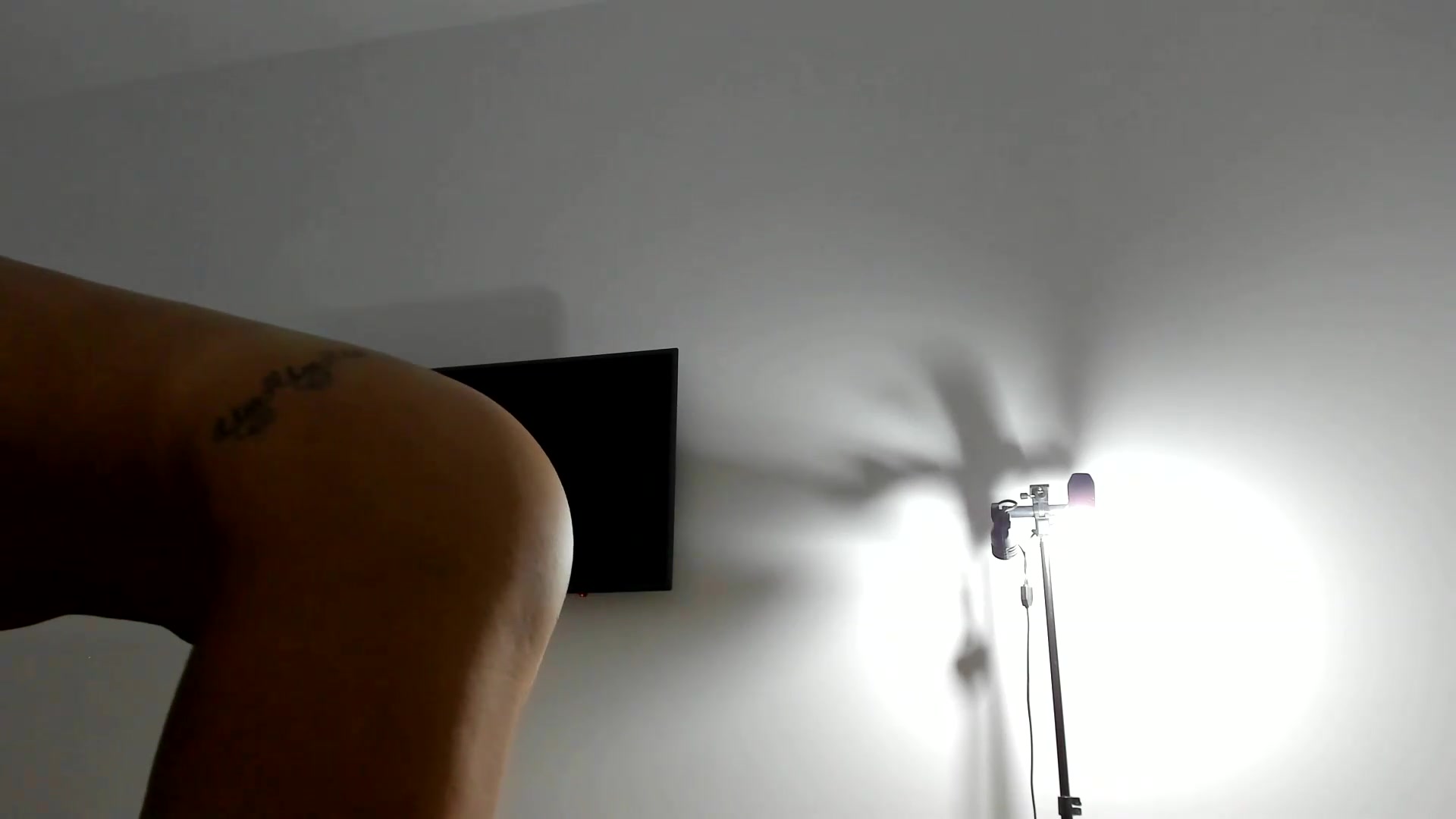 Gallery image thumbnail from FeelingLost's myfreecams stream on, 08/20/2026, 19:04 image 19 of 20