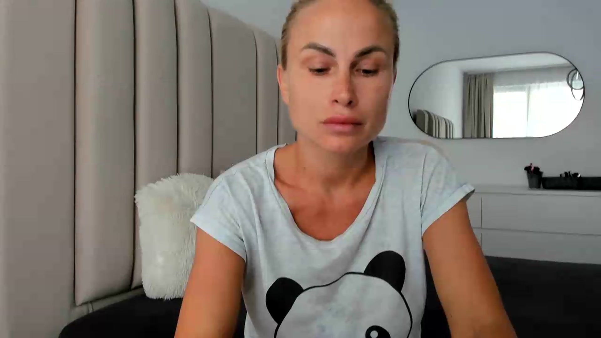 Gallery image thumbnail from FeelingLost's myfreecams stream on, 08/24/2026, 15:44 image 6 of 20