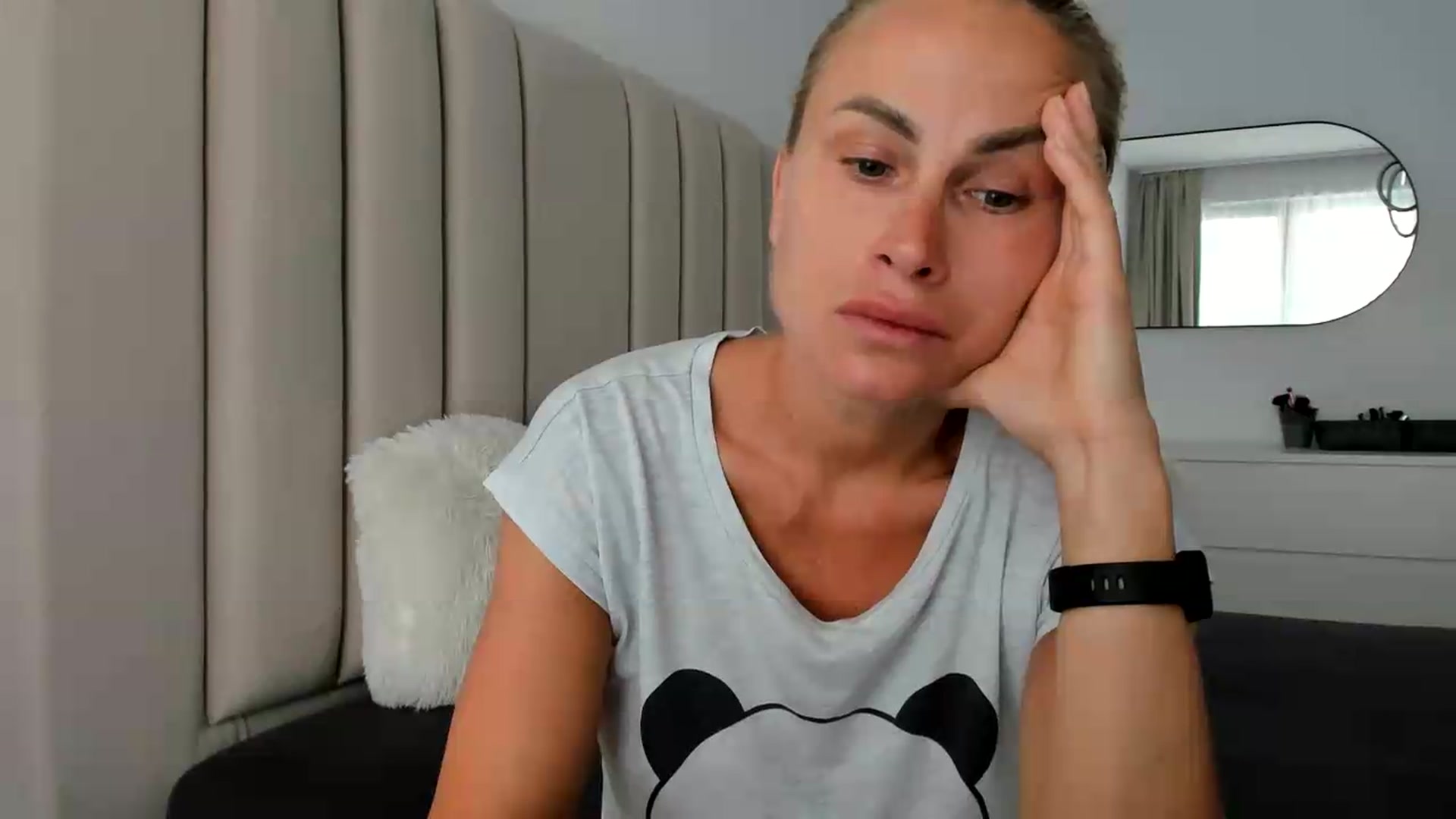Gallery image thumbnail from FeelingLost's myfreecams stream on, 08/24/2026, 15:44 image 12 of 20