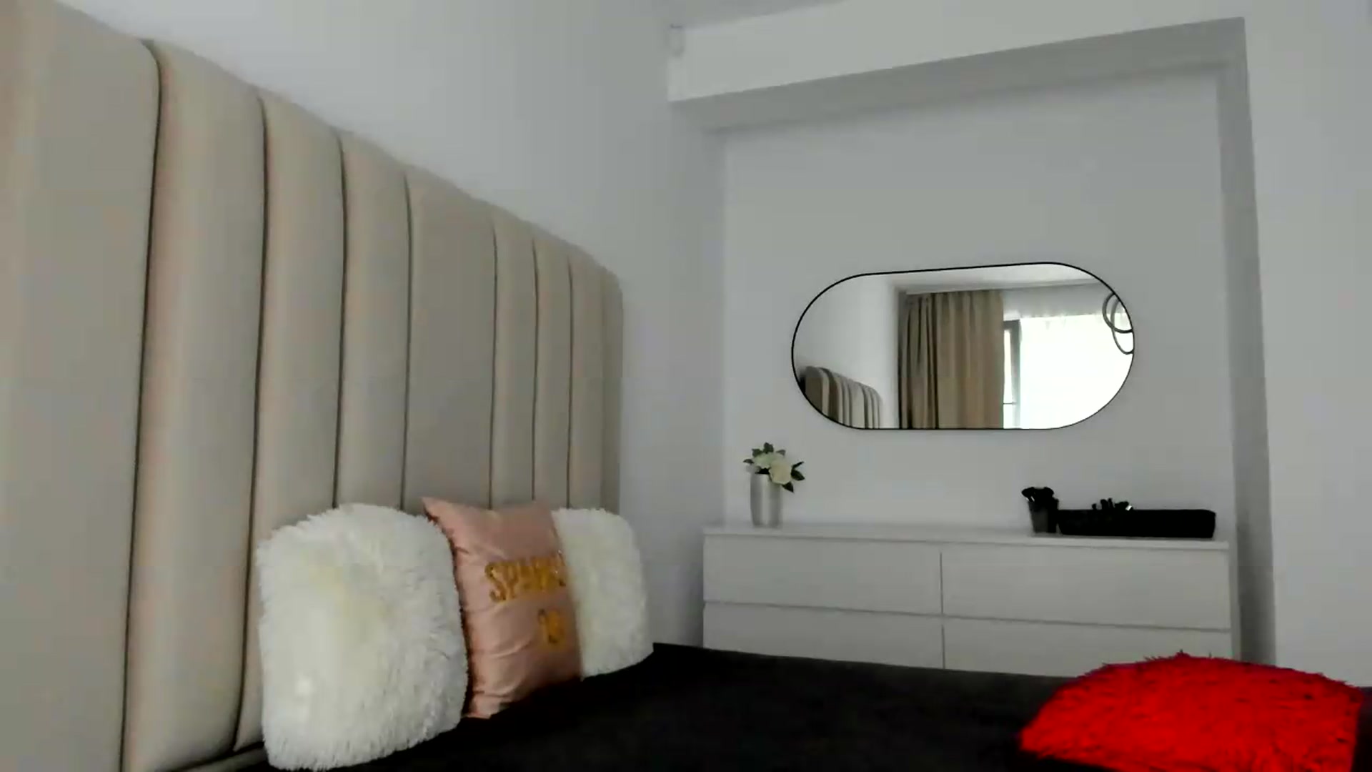 Gallery image thumbnail from FeelingLost's myfreecams stream on, 08/27/2026, 16:03 image 19 of 20