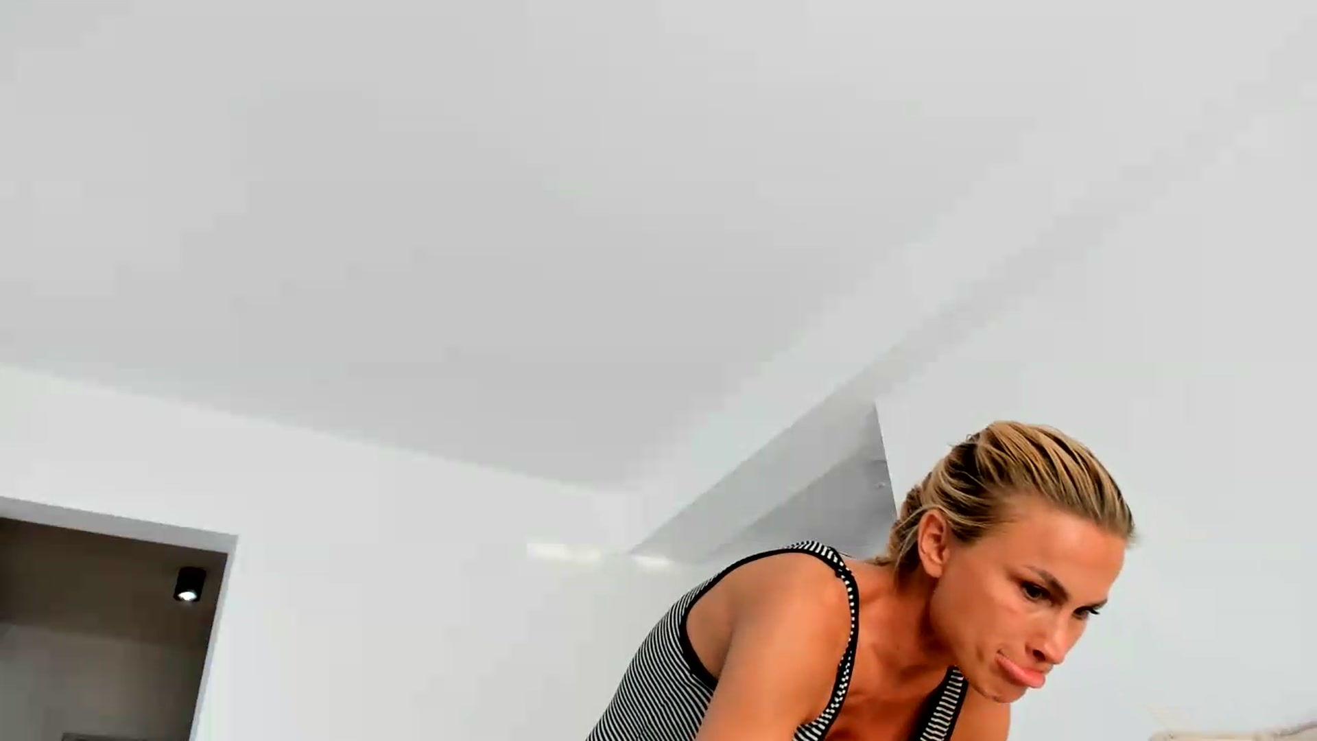 Gallery image thumbnail from FeelingLost's myfreecams stream on, 09/10/2026, 14:43 image 17 of 20