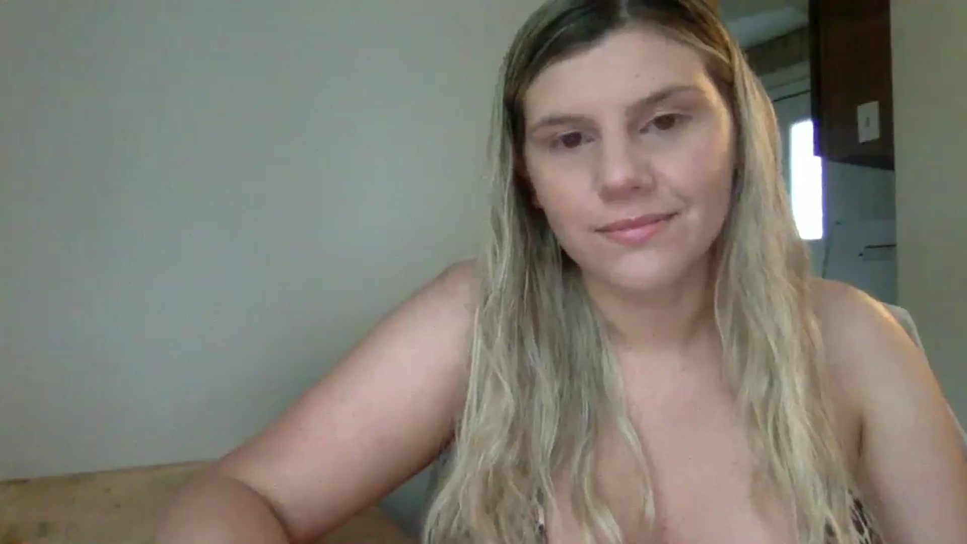 Gallery image thumbnail from Feetgirl33's myfreecams stream on, 05/29/2025, 11:35 image 18 of 20
