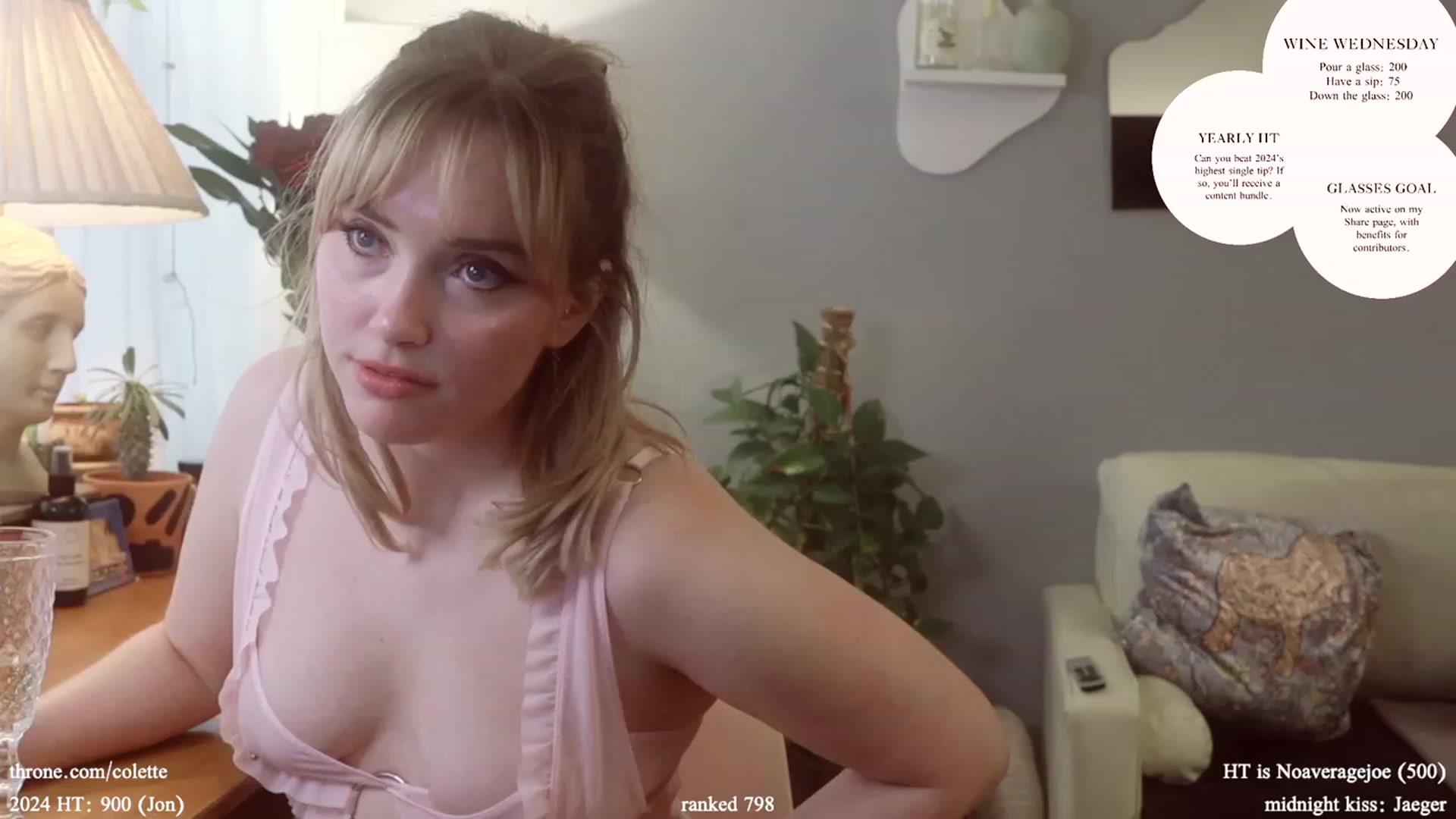 Gallery image thumbnail from Femme's myfreecams stream on, 01/10/2024, 19:33 image 16 of 20