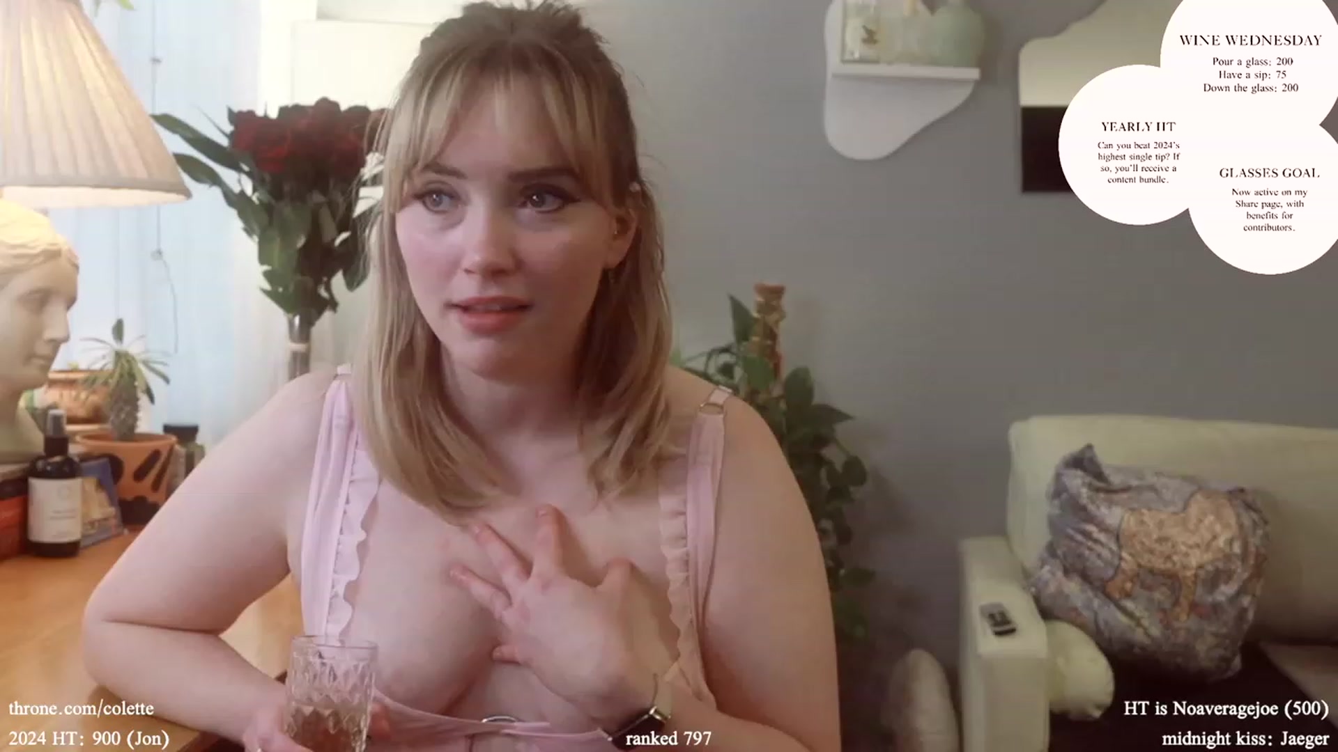 Gallery image thumbnail from Femme's myfreecams stream on, 01/10/2024, 19:33 image 14 of 20