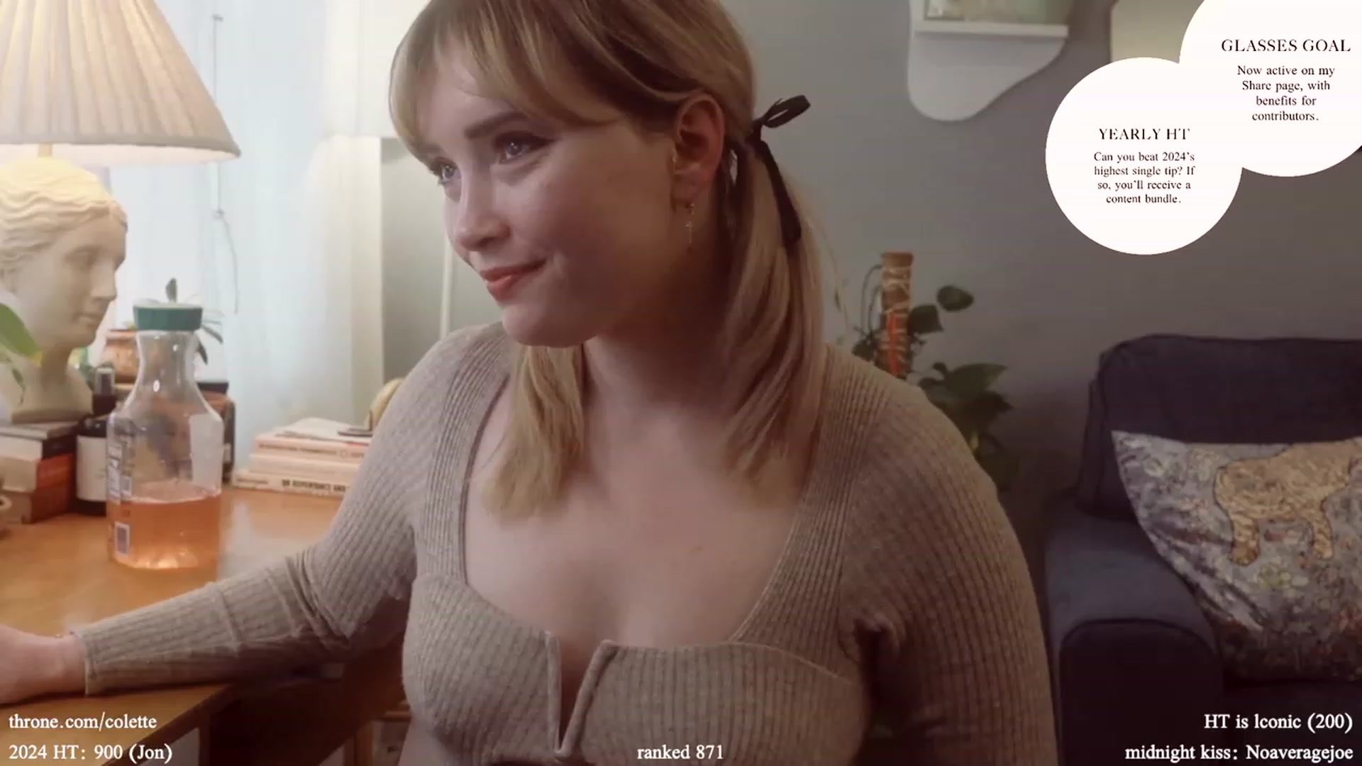 Gallery image thumbnail from Femme's myfreecams stream on, 01/12/2024, 21:02 image 4 of 20