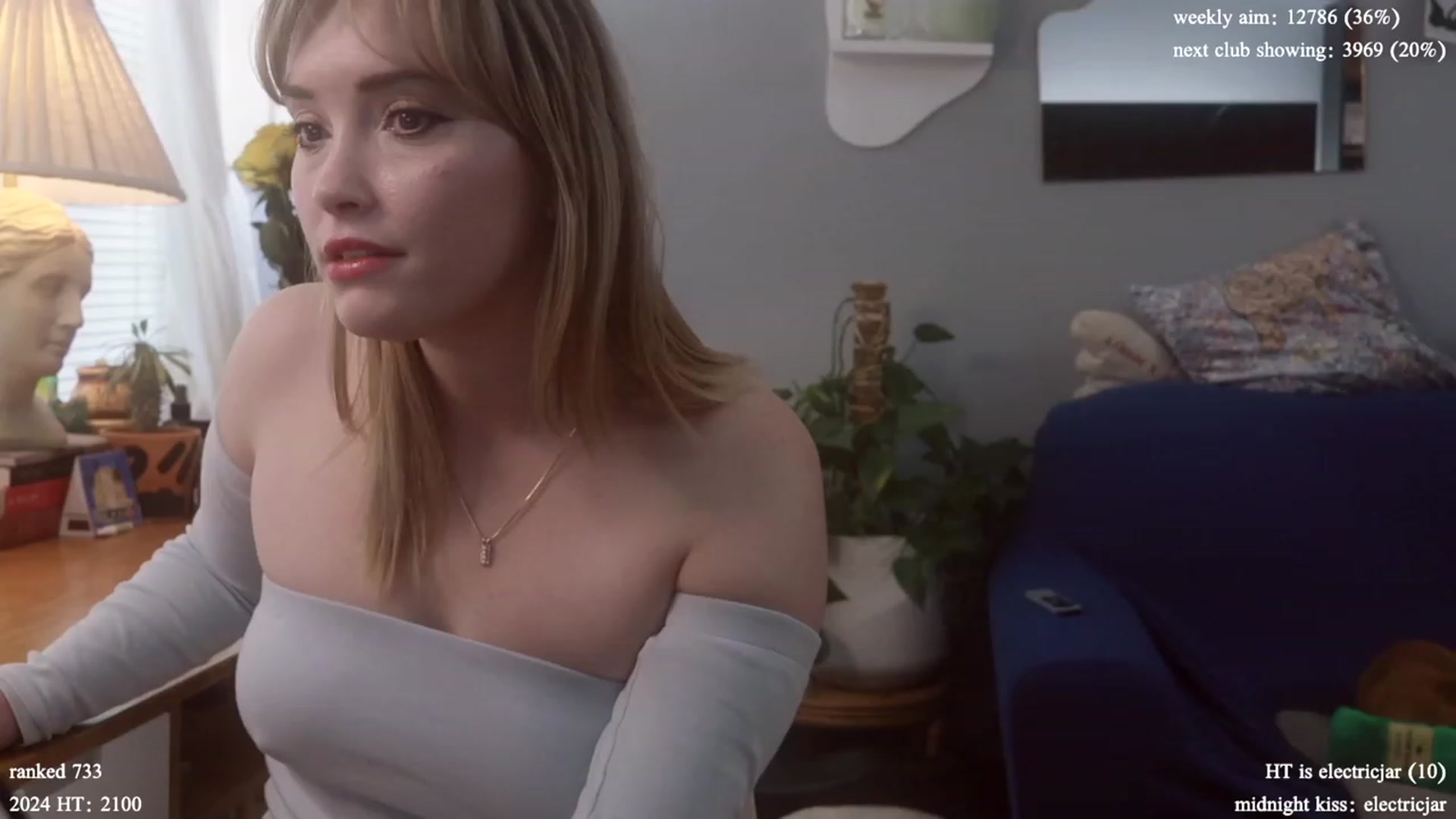 Gallery image thumbnail from Femme's myfreecams stream on, 01/30/2024, 19:13 image 10 of 20