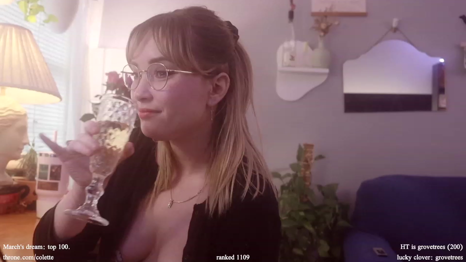 Gallery image thumbnail from Femme's myfreecams stream on, 03/01/2024, 18:49 image 14 of 20