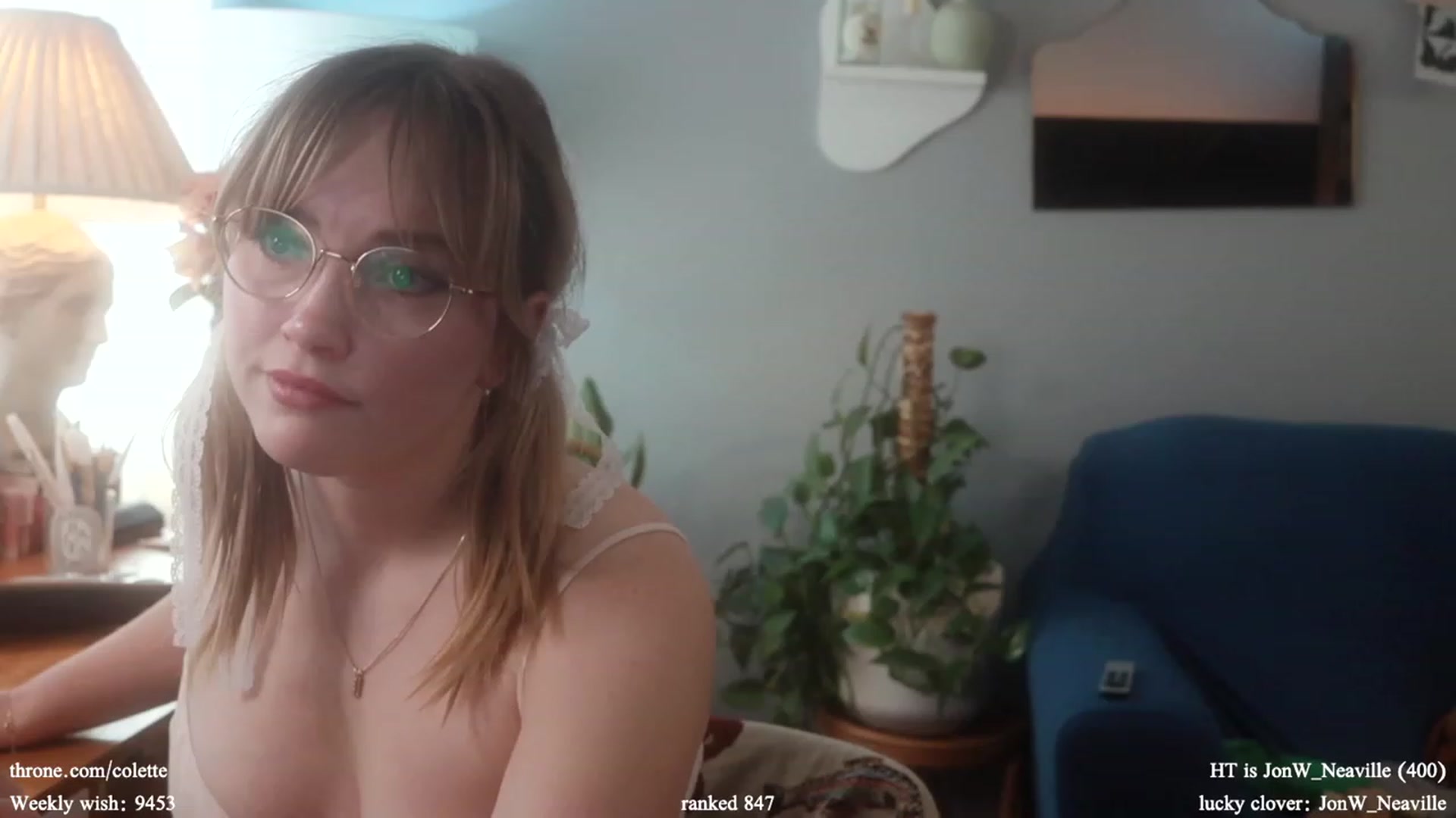 Gallery image thumbnail from Femme's myfreecams stream on, 03/14/2024, 19:33 image 16 of 20