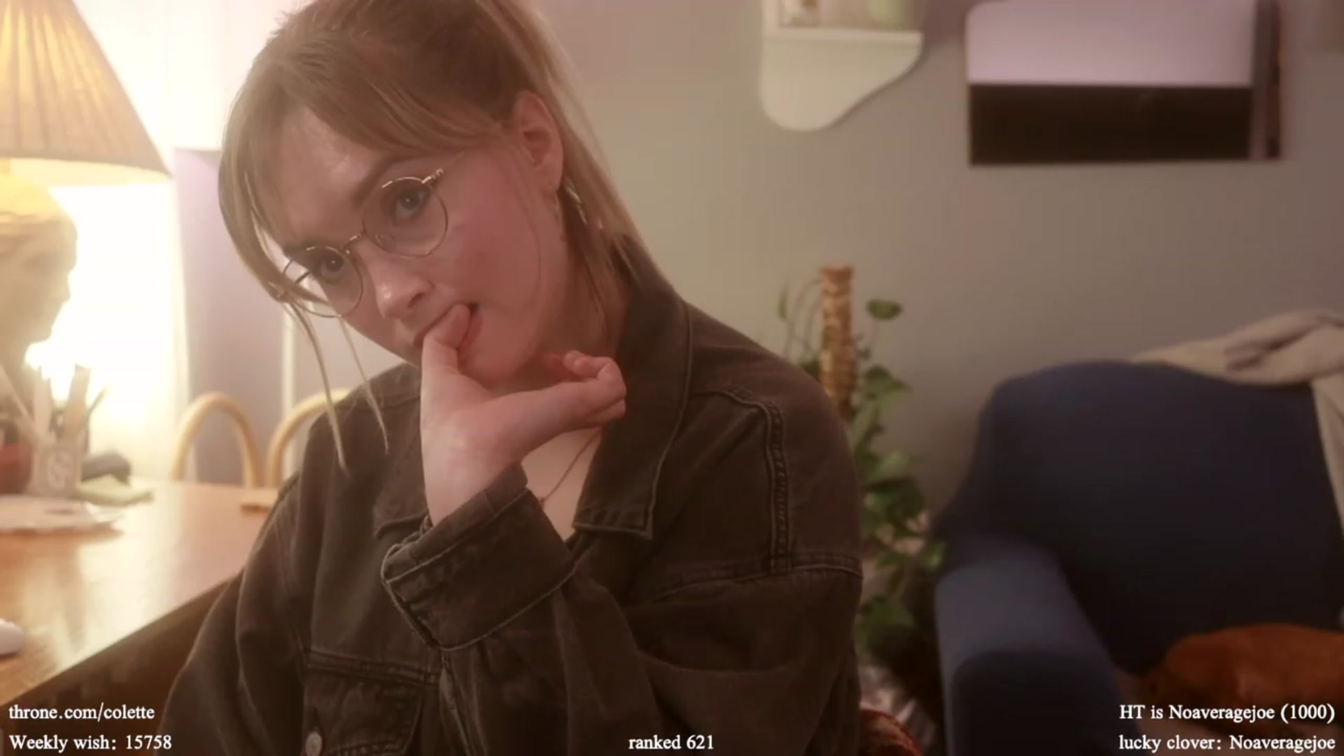 Gallery image thumbnail from Femme's myfreecams stream on, 03/20/2024, 19:25 image 15 of 20