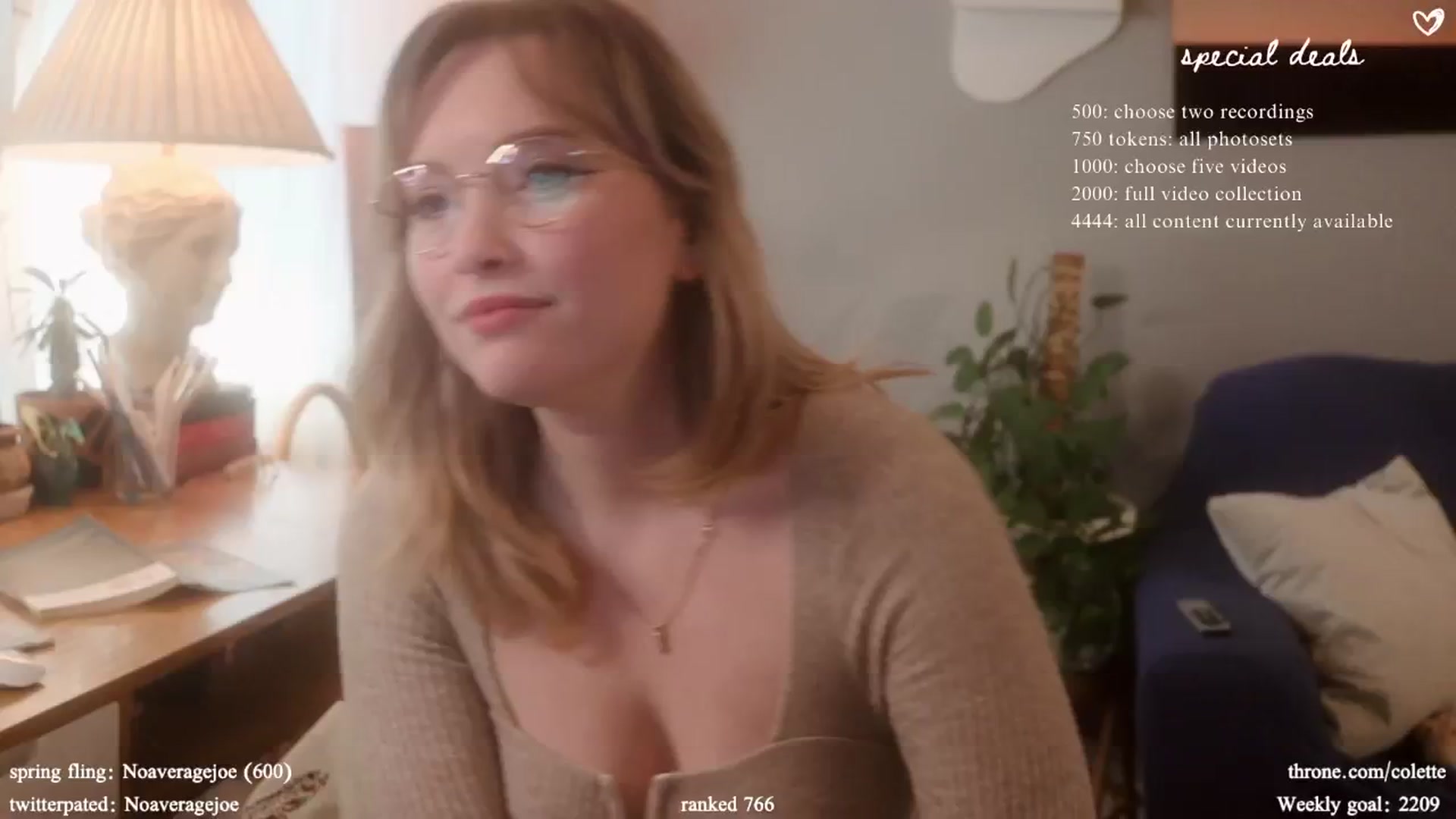 Gallery image thumbnail from Femme's myfreecams stream on, 04/19/2024, 19:39 image 8 of 20