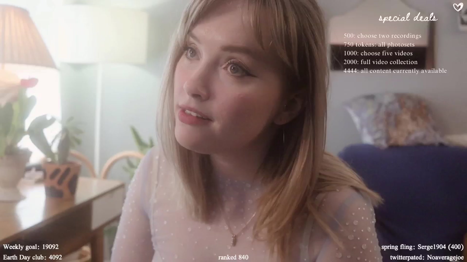 Gallery image thumbnail from Femme's myfreecams stream on, 04/22/2024, 20:09 image 17 of 20