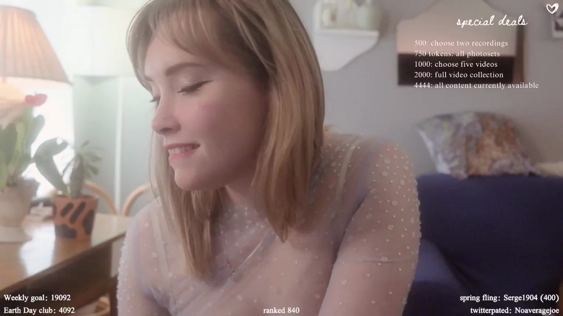 Gallery image thumbnail from Femme's myfreecams stream on, 04/22/2024, 20:09 image 16 of 20