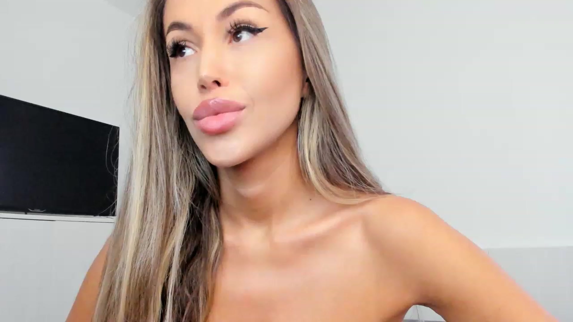 Gallery image thumbnail from FentyPoison's myfreecams stream on, 07/02/2023, 15:37 image 19 of 20