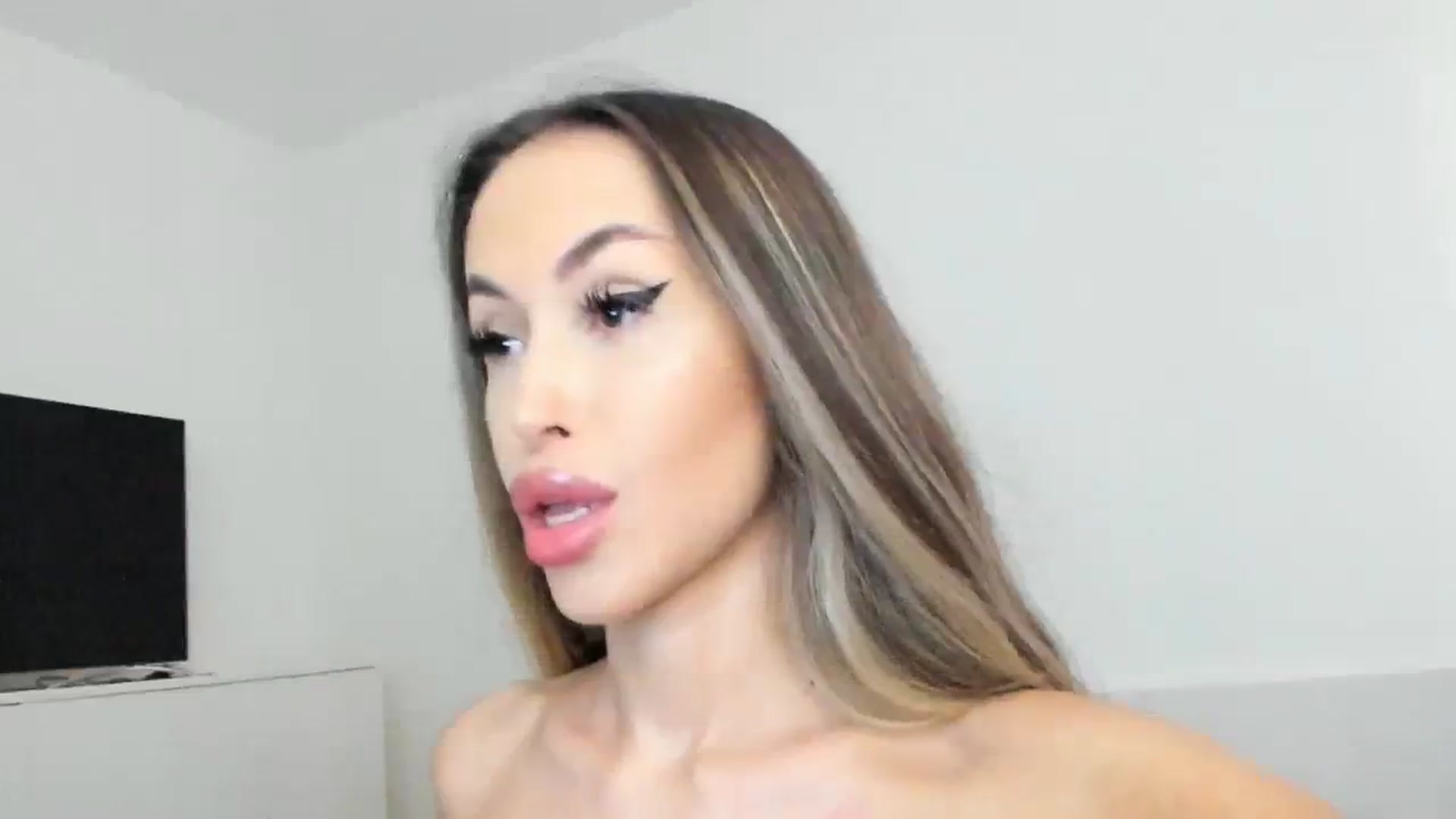 Gallery image thumbnail from FentyPoison's myfreecams stream on, 10/16/2023, 15:26 image 7 of 20