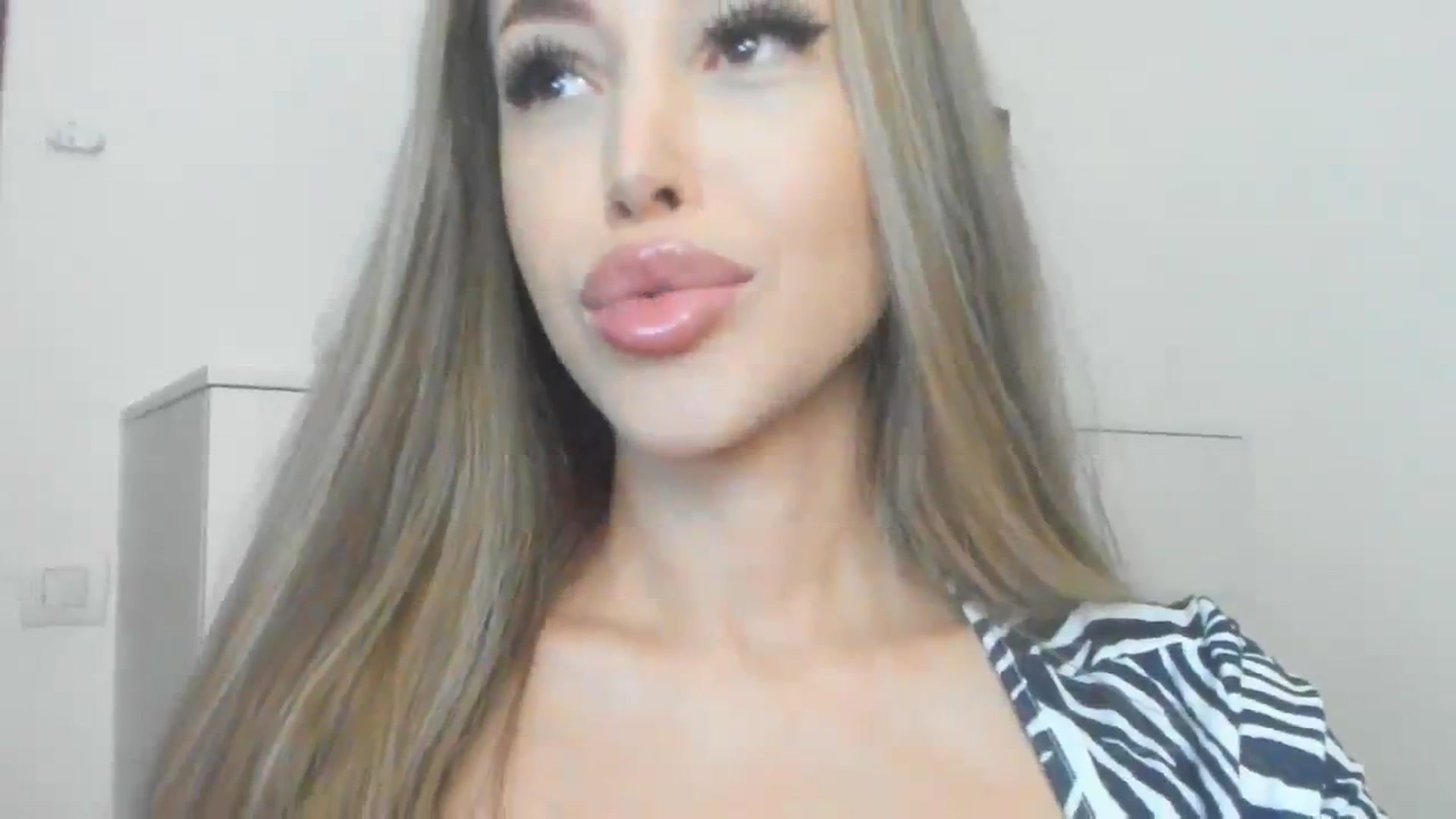 Gallery image thumbnail from FentyPoison's myfreecams stream on, 12/26/2023, 15:22 image 16 of 20