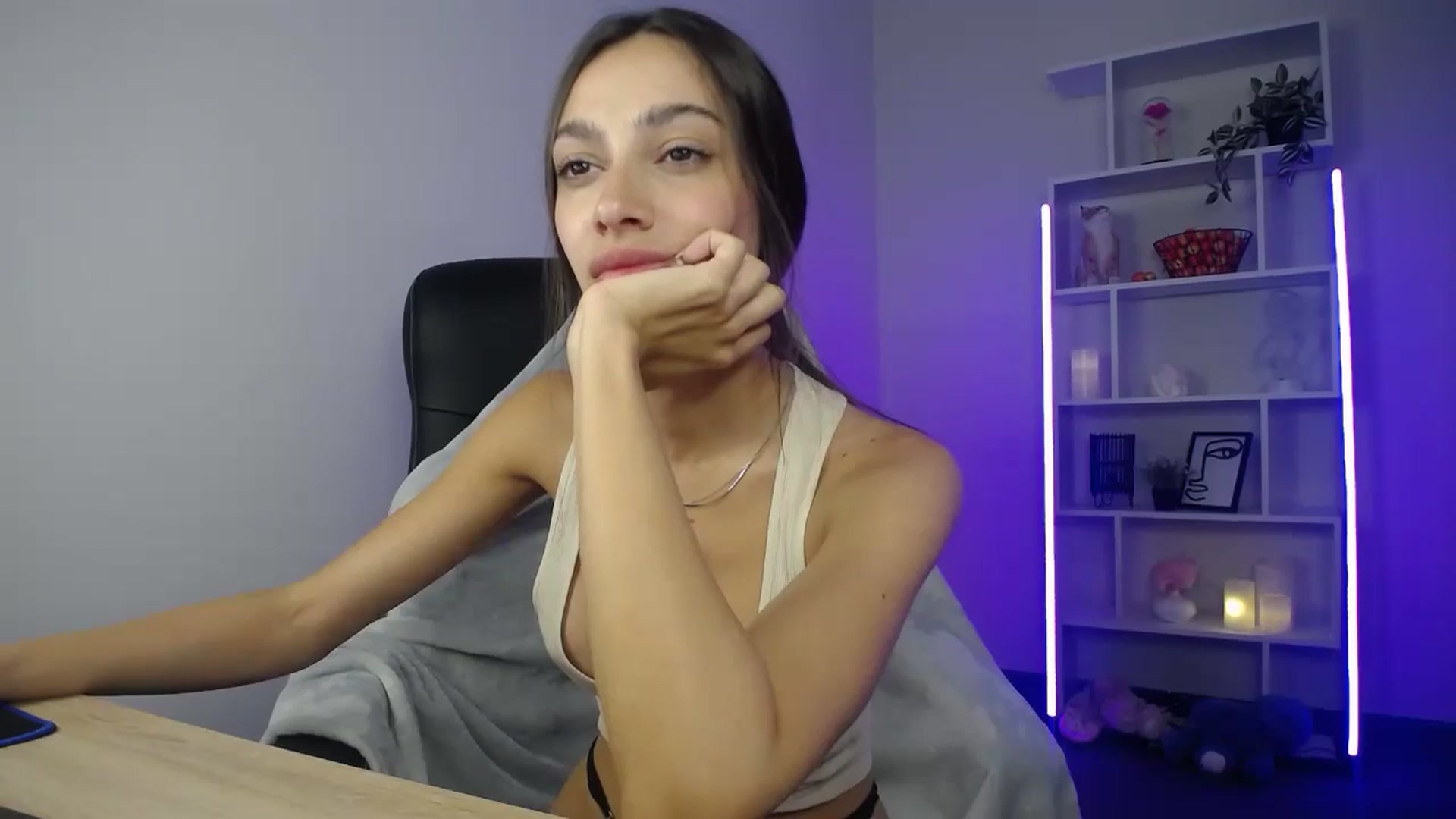 Gallery image thumbnail from FeraBerry's myfreecams stream on, 08/27/2024, 13:23 image 19 of 20